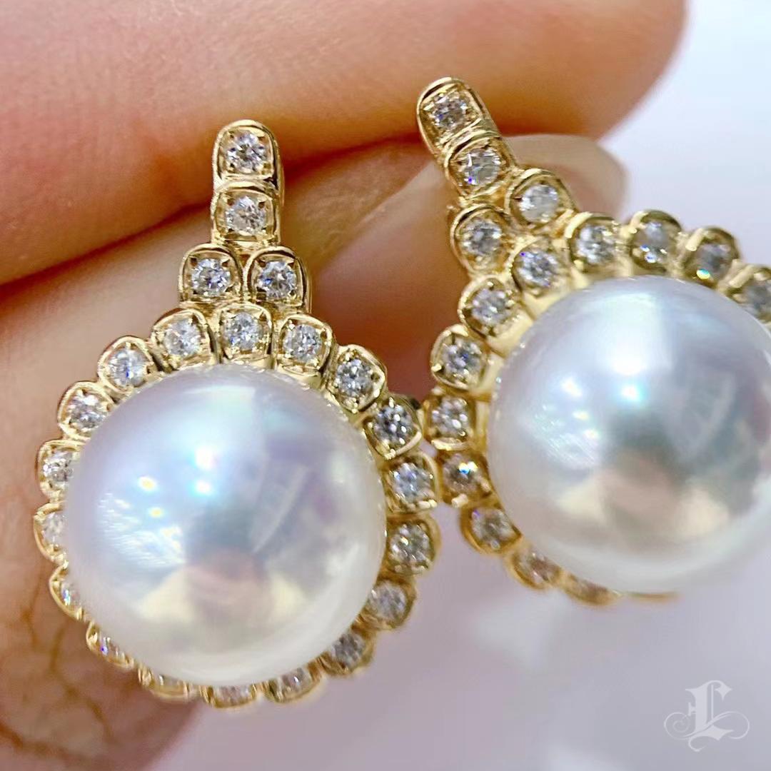 【Crown Radiance】Golden Halo Aurora South Sea Pearl Diamond Earrings In New Condition For Sale In New York, NY