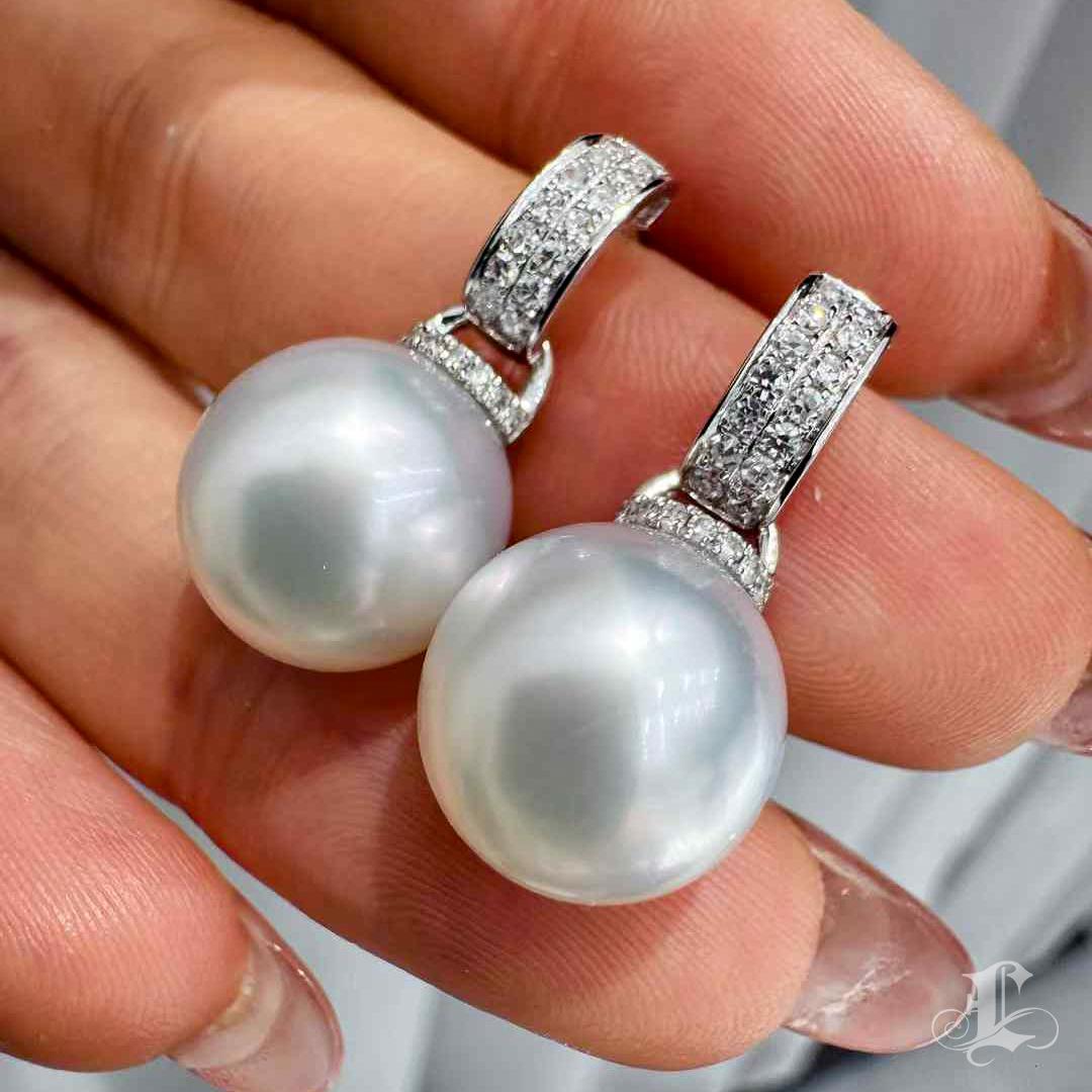 【Sculpted Geometry】Aurora Arc Diamond South Sea Pearl Earrings In New Condition For Sale In New York, NY