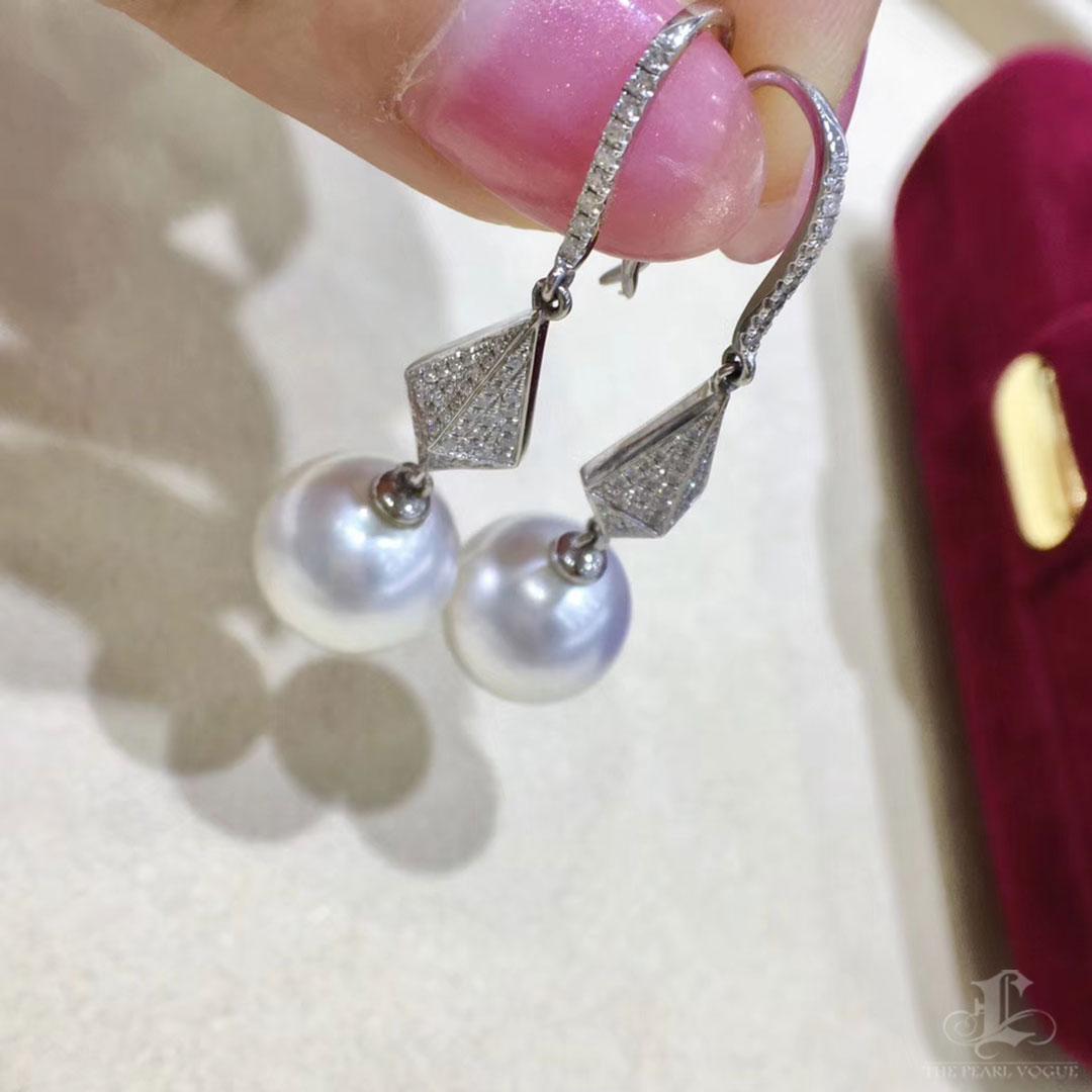【Sculpted Geometry】Geometric Line Aurora South Sea Pearl Evening Earrings For Sale 3
