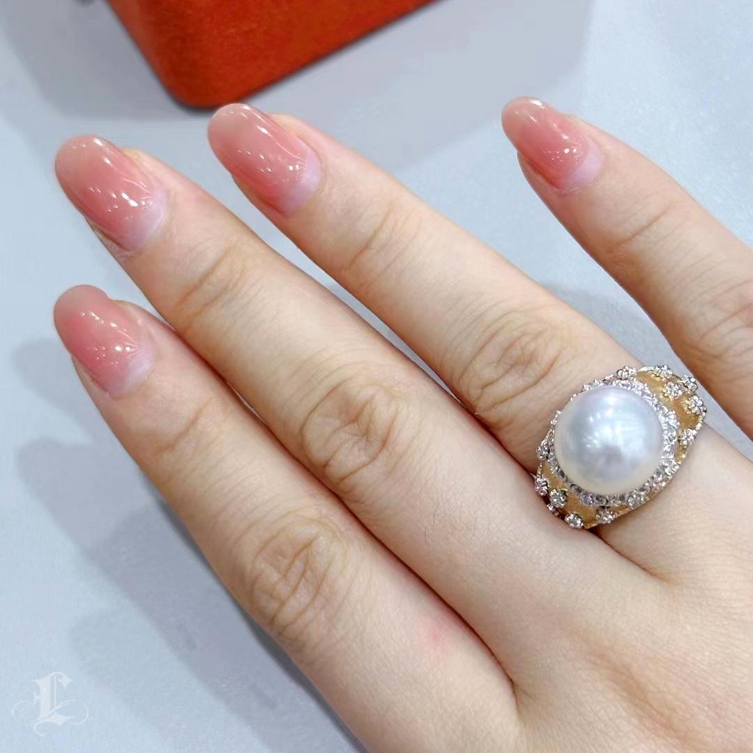 Uncut 【Crown Radiance】Aurora South Sea Pearl Diamond Textured Gold Cocktail Ring For Sale