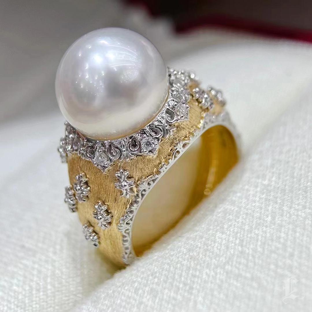 【Crown Radiance】Aurora South Sea Pearl Diamond Textured Gold Cocktail Ring In New Condition For Sale In New York, NY