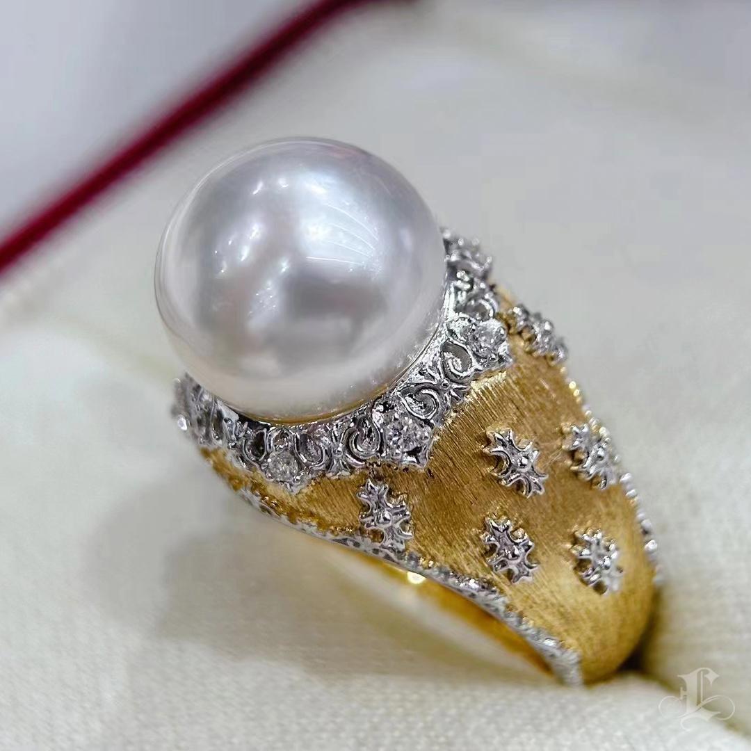 【Crown Radiance】Aurora South Sea Pearl Diamond Textured Gold Cocktail Ring For Sale 2