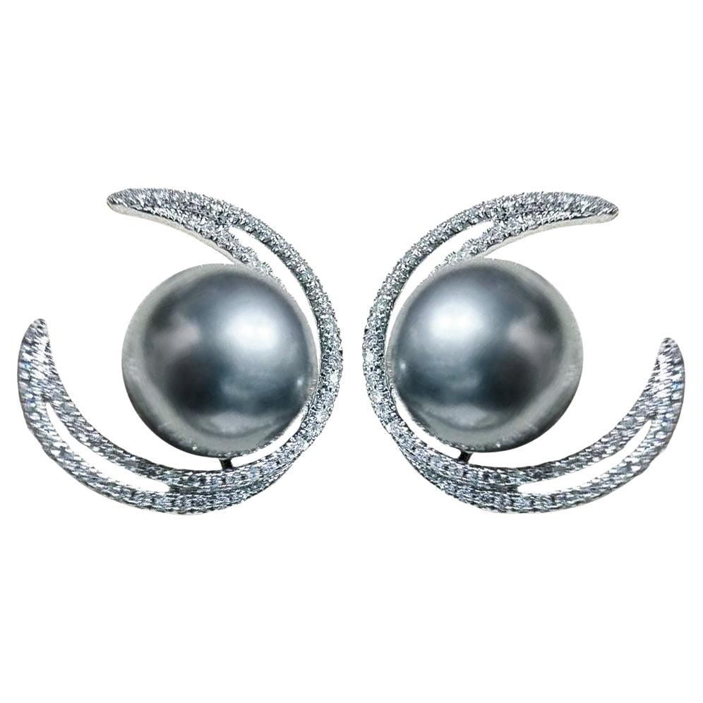 【Lustre Arc】Lunar Arc Aurora Tahitian Pearl Diamond Earrings For Sale