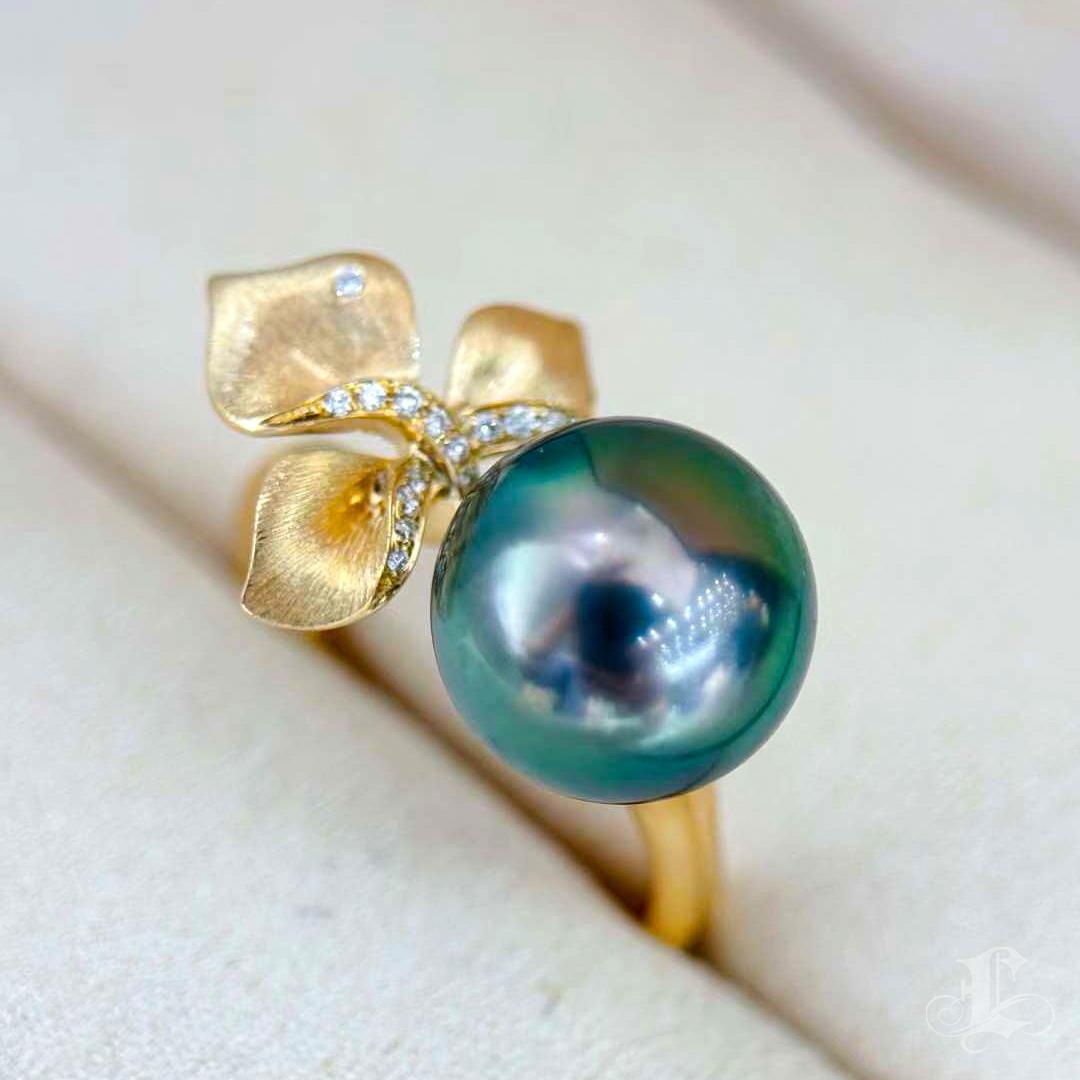 Anello Oro Orchidea Aurora Perla di Tahiti con Diamante Spazzolato in vendita 2
