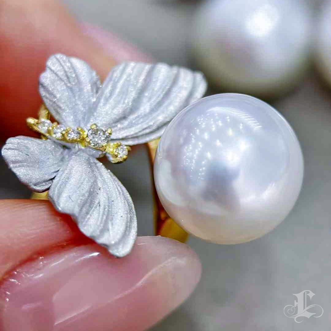 Uncut Flutterlight Diamond Dust Butterfly Ring with Aurora South Sea Pearl