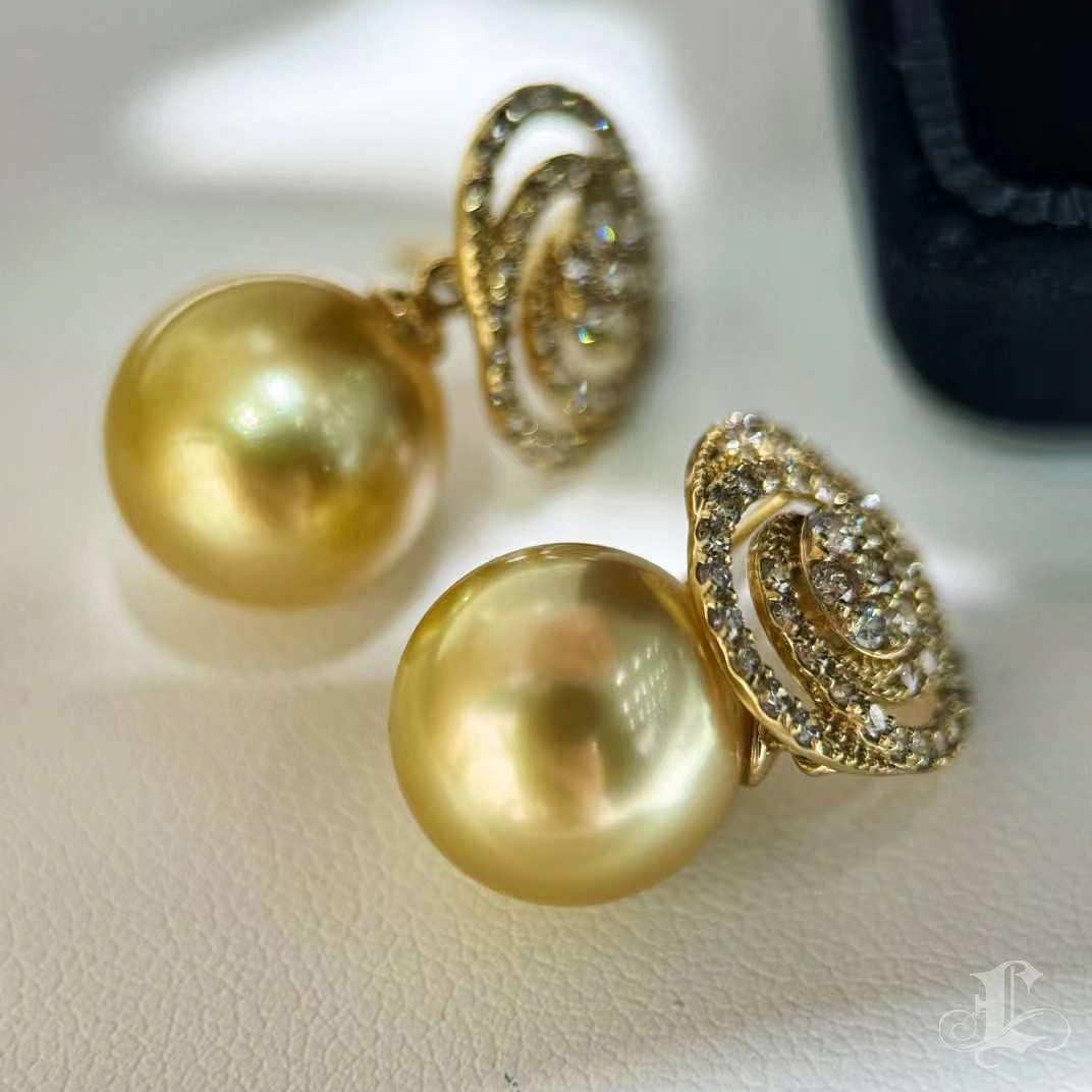 Women's 【Crown Radiance】Golden Spiral Aurora South Sea Pearl Diamond Earrings For Sale