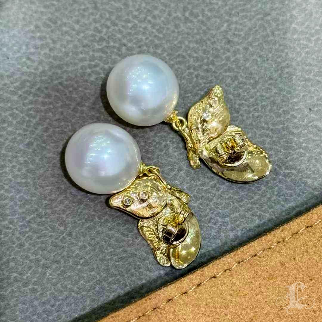 Whispering Wings Aurora South Sea Pearl Diamond Dush Earrings In New Condition In New York, NY
