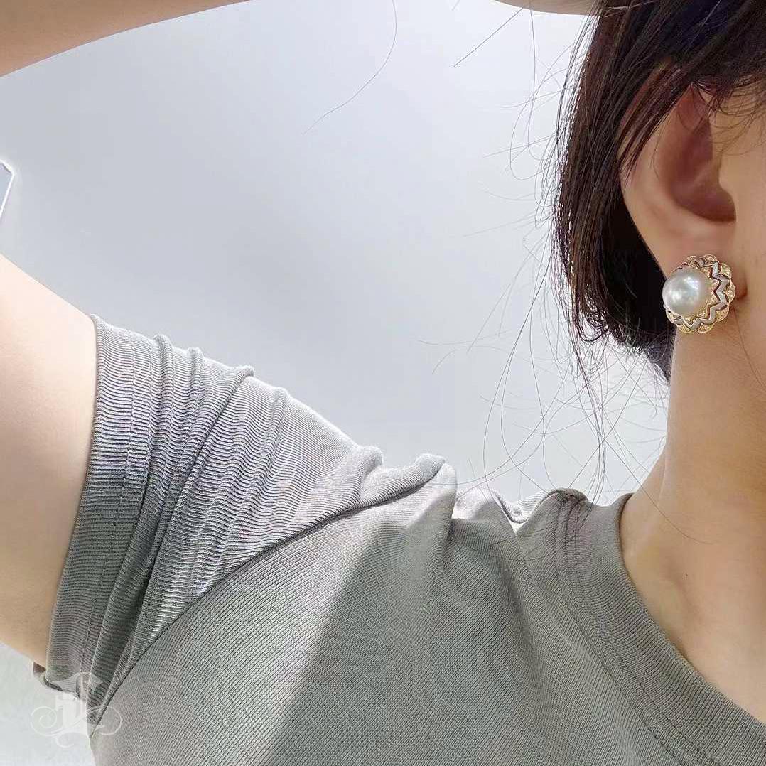 Uncut 【Crown Radiance】Lotus Crest Aurora South Sea Pearl Diamond Stud Earrings For Sale