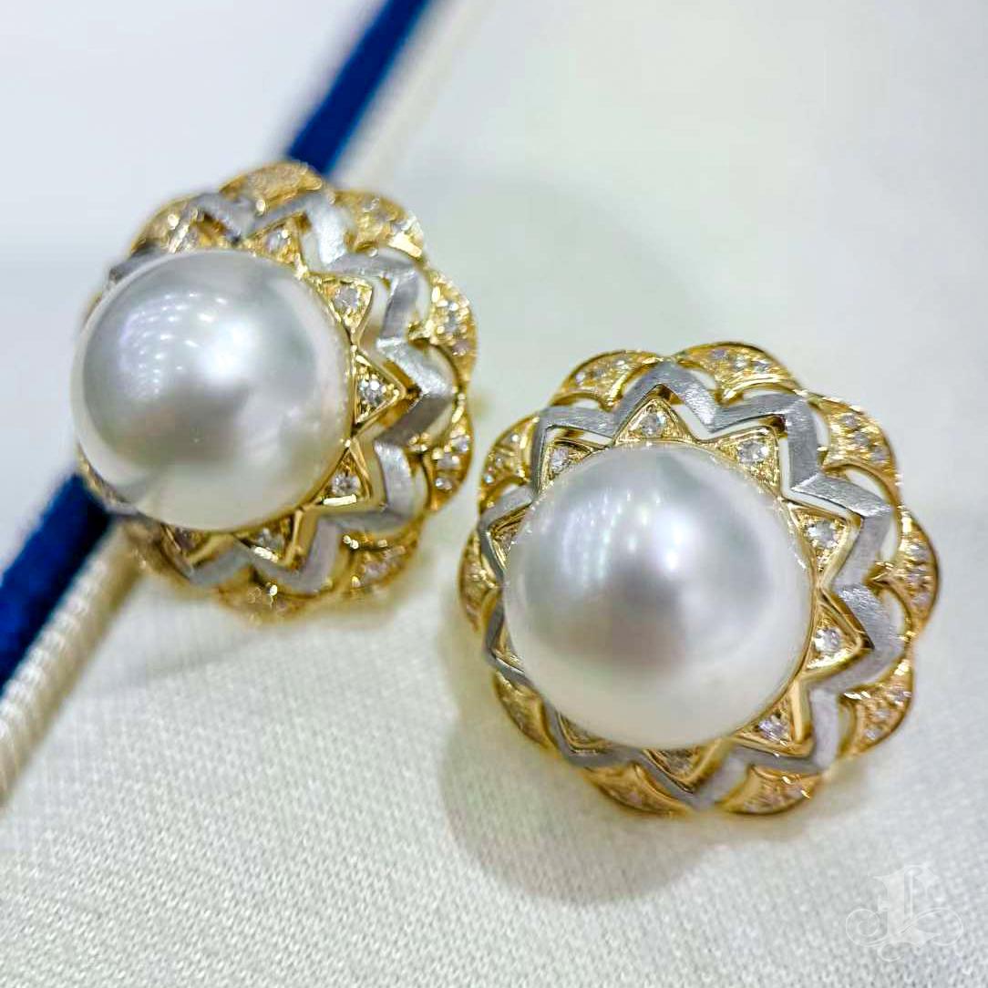 【Crown Radiance】Lotus Crest Aurora South Sea Pearl Diamond Stud Earrings For Sale 1