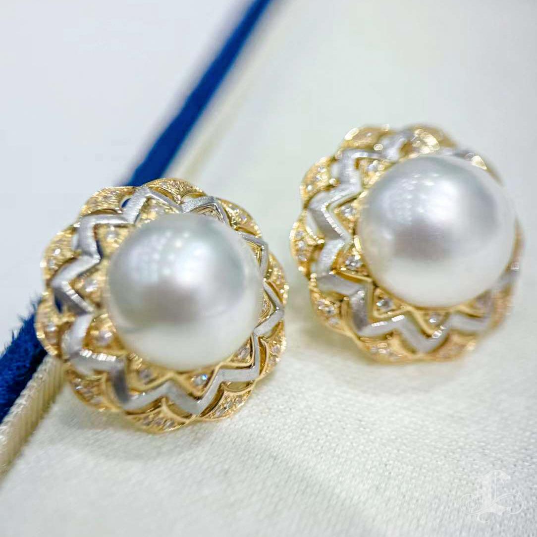 【Crown Radiance】Lotus Crest Aurora South Sea Pearl Diamond Stud Earrings For Sale 2