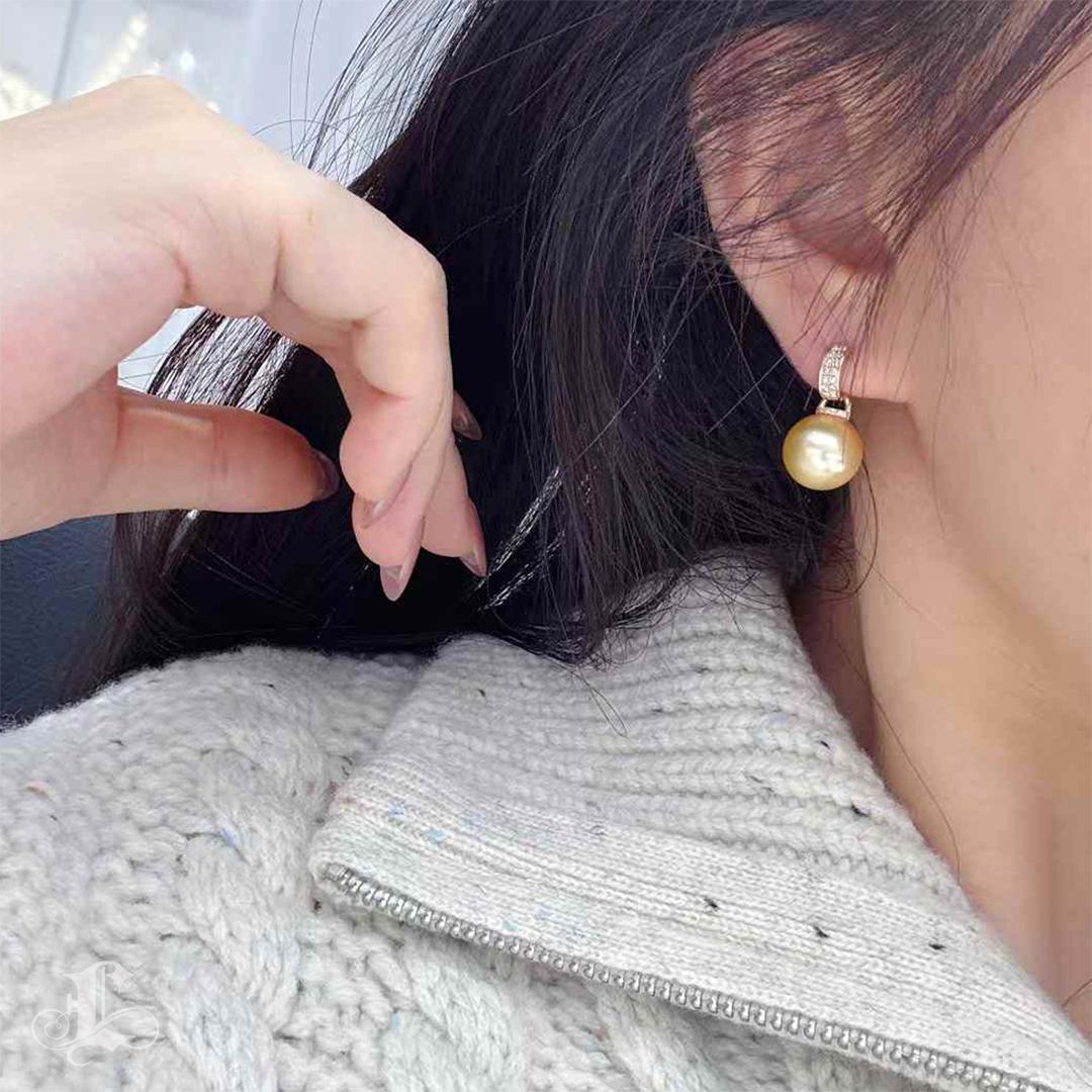 Uncut 【Sculpted Geometry】Aurora South Sea Pearl Diamond Drop Earrings – White or Golde For Sale