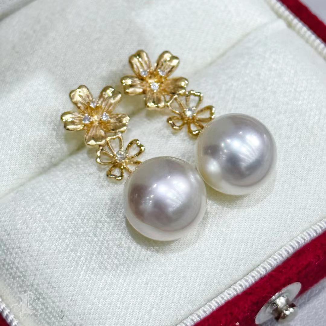 【Vine Symphony】Golden Bloom Aurora South Sea Pearl Diamond Drop Earrings In New Condition For Sale In New York, NY
