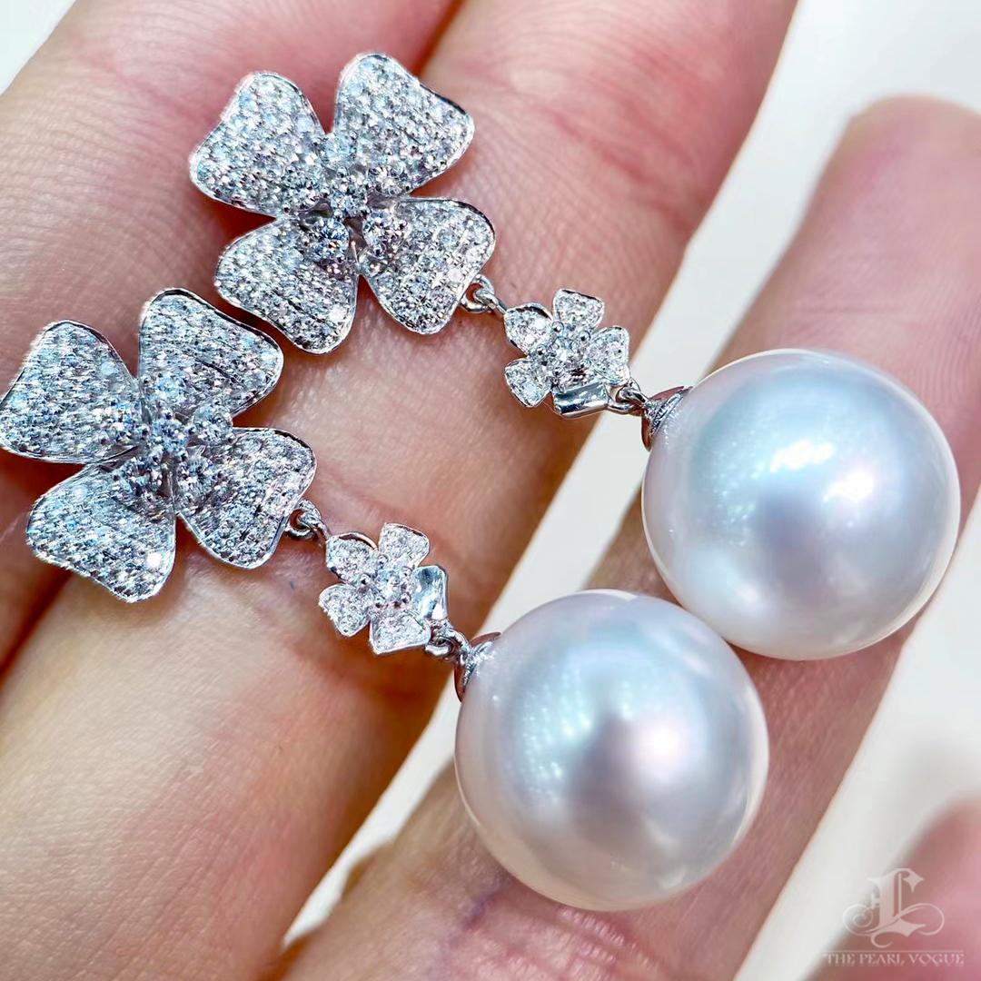 【Vine Symphony】Lucky Clover Aurora South Sea Pearl Diamond Earrings In New Condition For Sale In New York, NY