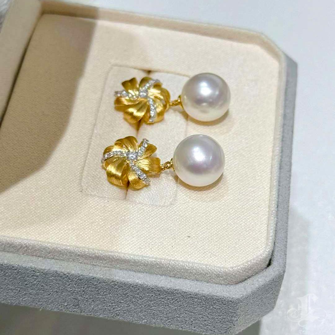 【Crown Radiance】Golden Bloom Aurora South Sea Pearl Diamond Gala Earrings In New Condition For Sale In New York, NY