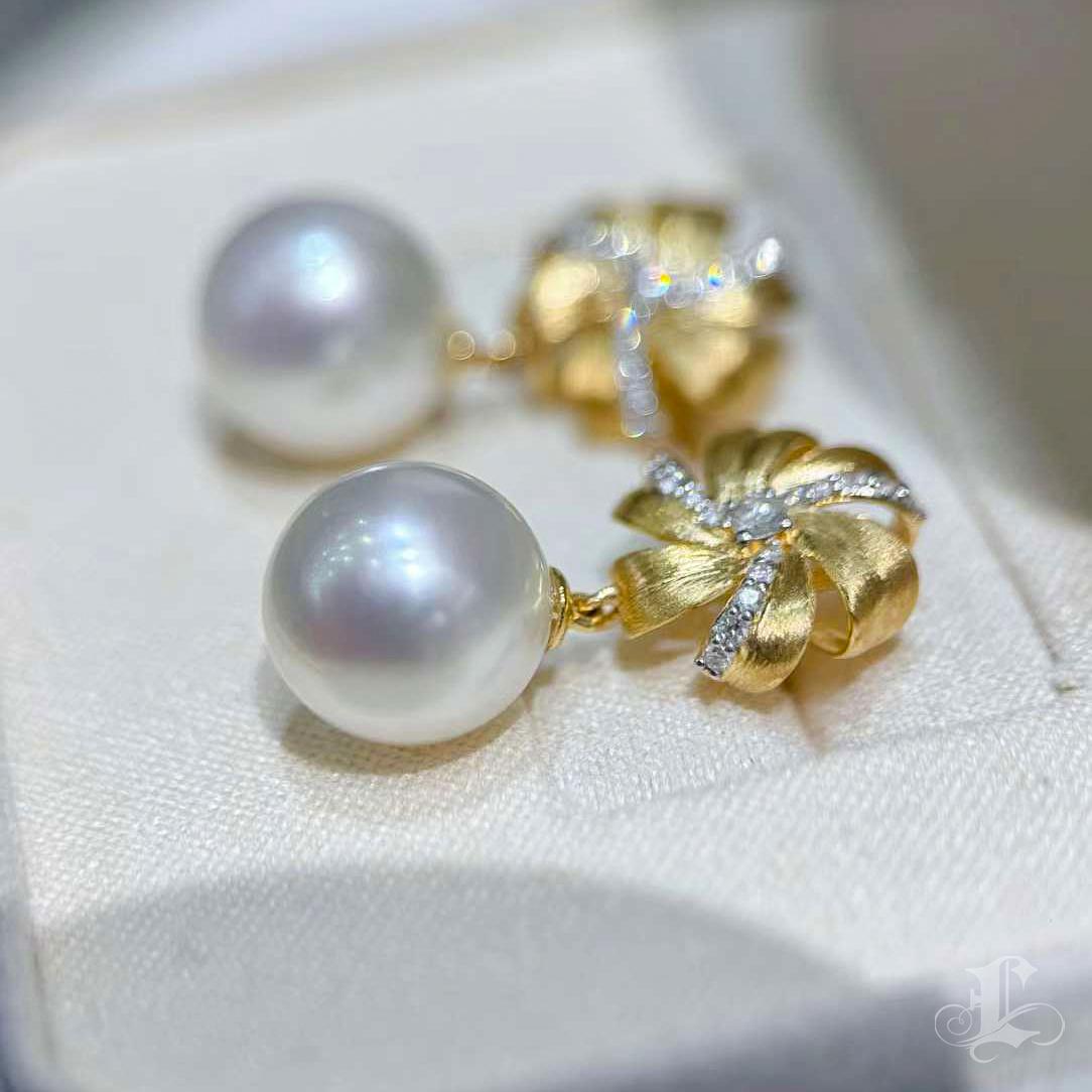【Crown Radiance】Golden Bloom Aurora South Sea Pearl Diamond Gala Earrings For Sale 1