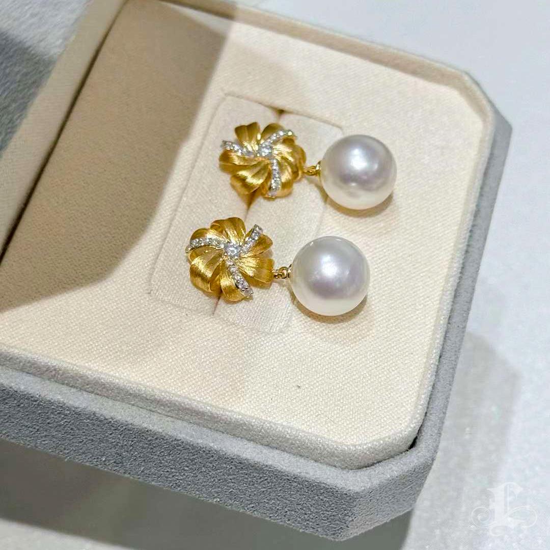 【Crown Radiance】Golden Bloom Aurora South Sea Pearl Diamond Gala Earrings For Sale 2