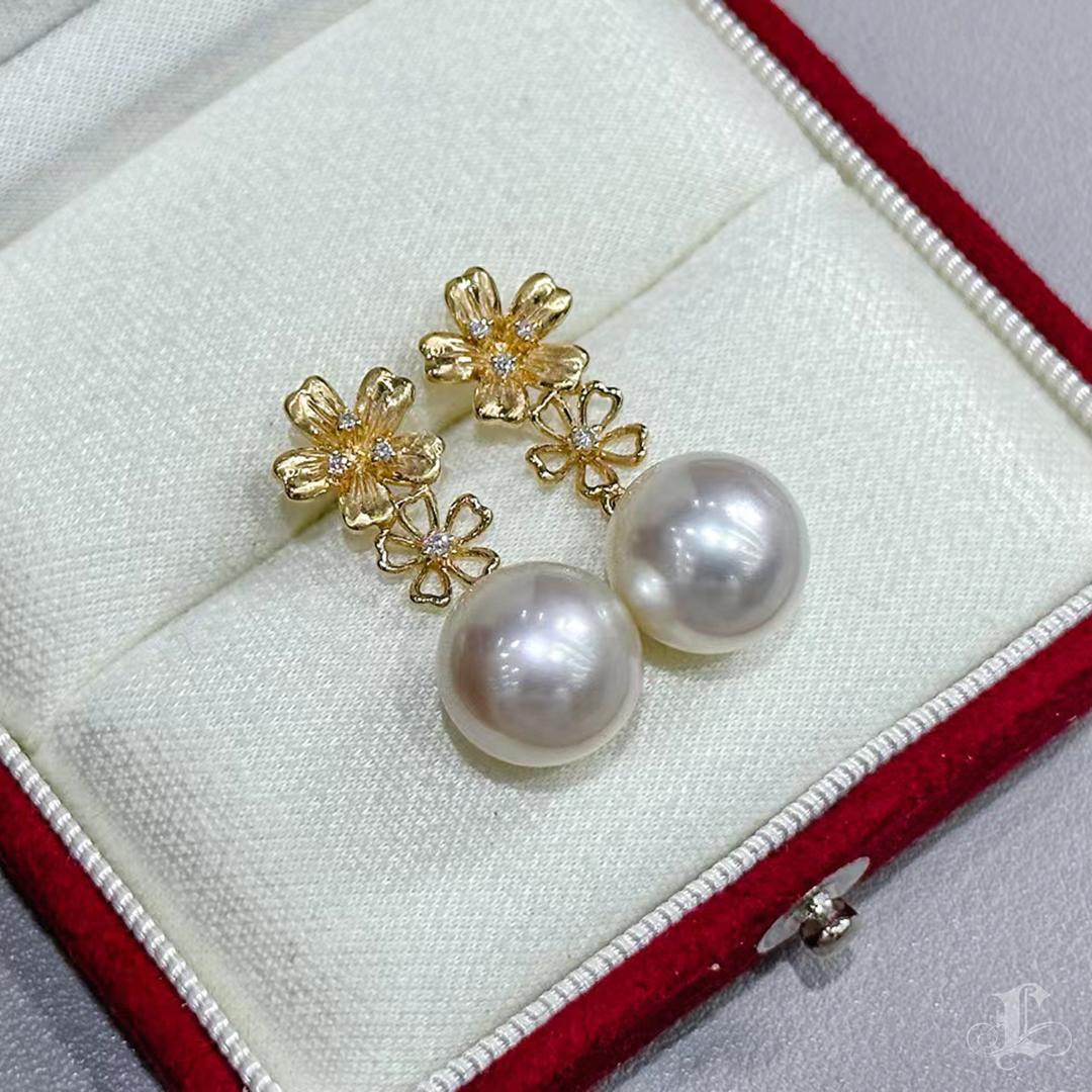 【Vine Symphony】Golden Bloom Aurora South Sea Pearl Diamond Drop Earrings For Sale 3