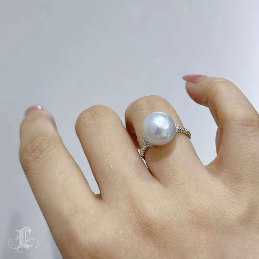 Uncut 【Sculpted Geometry】Twist-Band Aurora South Sea Pearl Diamond Cocktail Ring For Sale