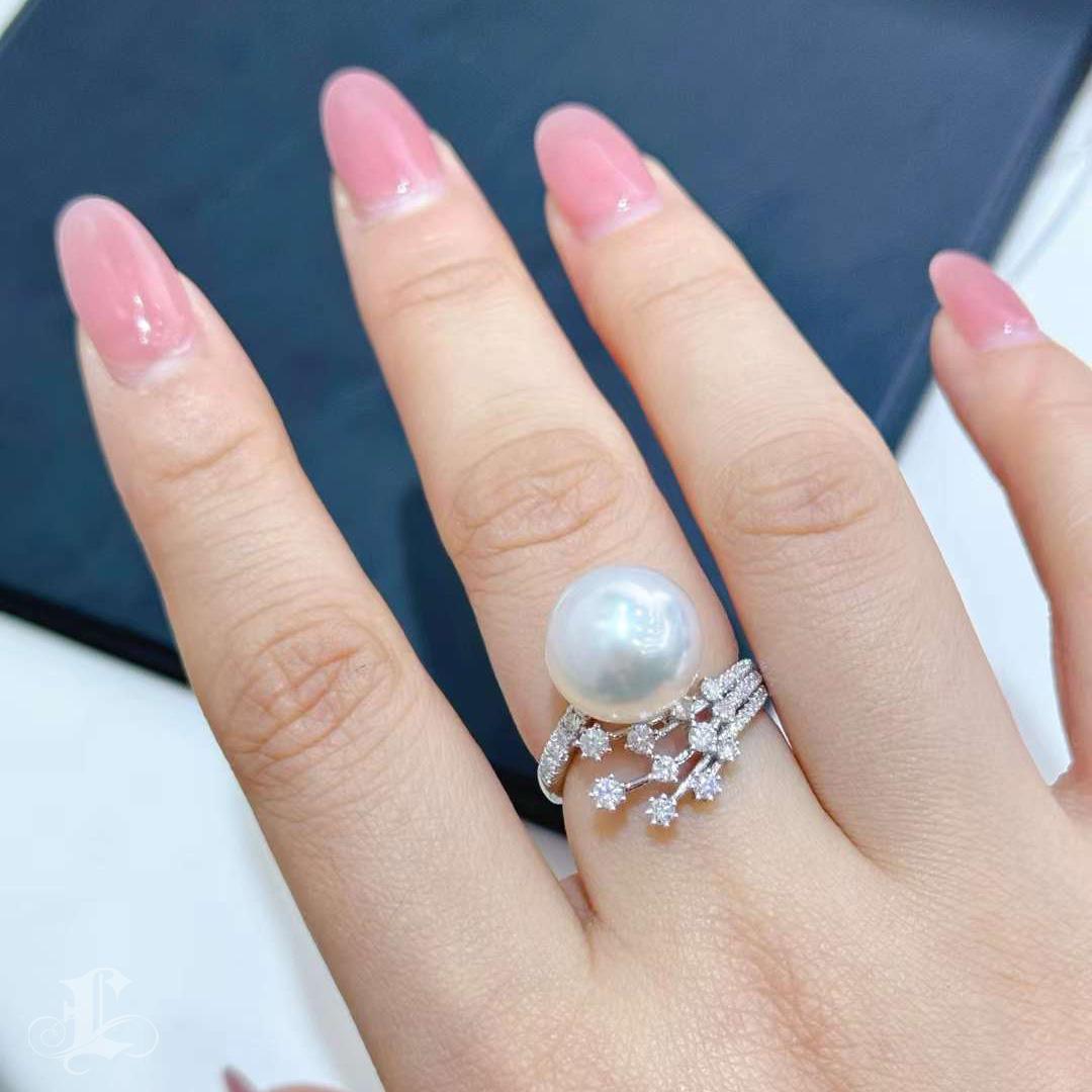 Uncut 【Lustre Arc】Blooming Aurora South Sea Pearl Diamond Ring For Sale