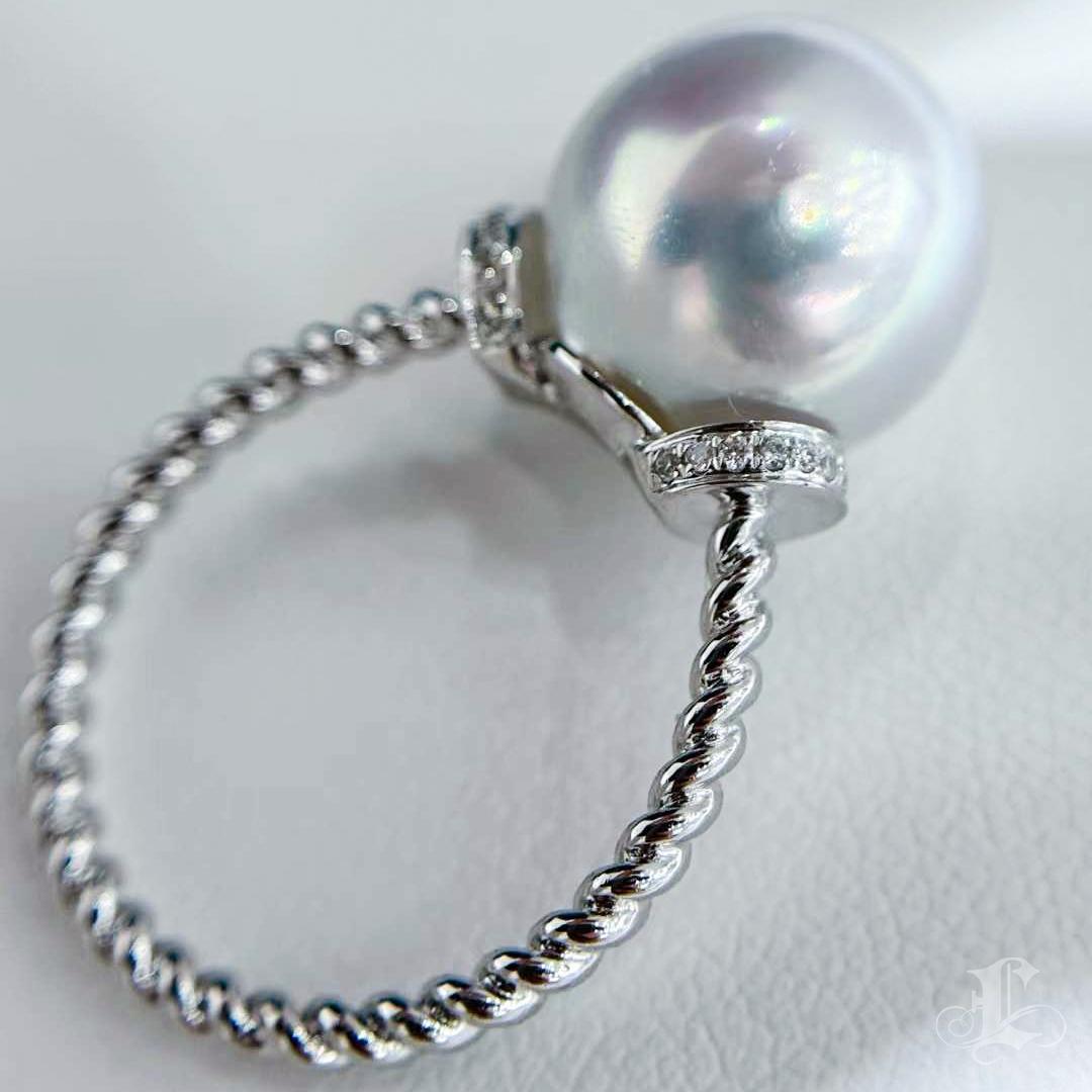 【Sculpted Geometry】Twist-Band Aurora South Sea Pearl Diamond Cocktail Ring In New Condition For Sale In New York, NY