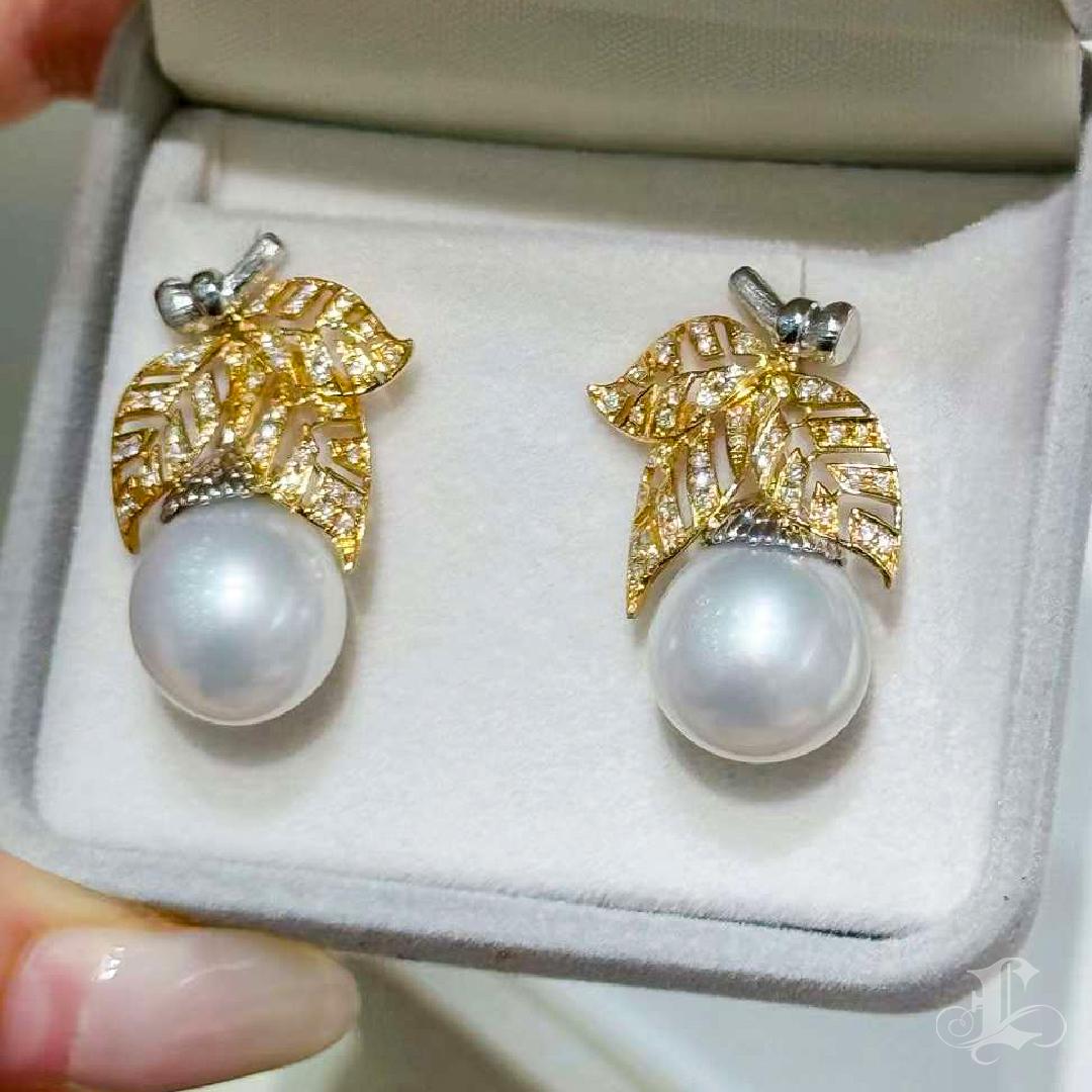 【Vine Symphony】Leaf Veil Aurora South Sea Pearl Diamond Earrings In New Condition For Sale In New York, NY