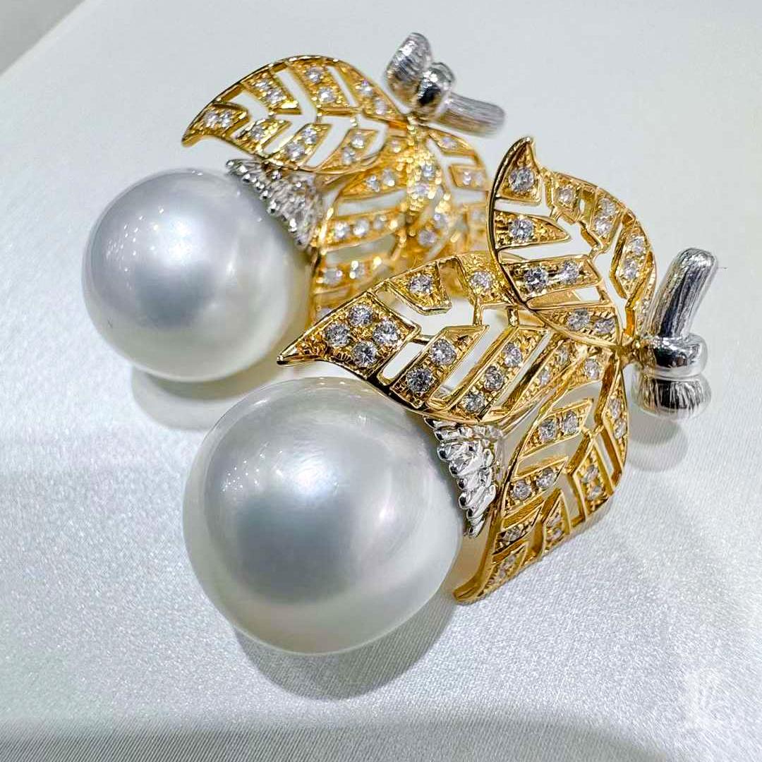 【Vine Symphony】Leaf Veil Aurora South Sea Pearl Diamond Earrings For Sale 1