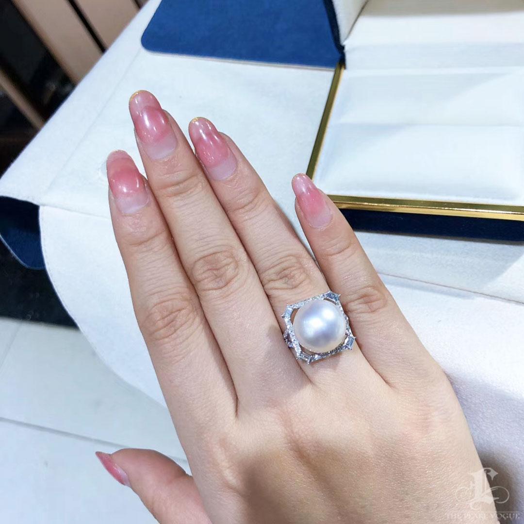Uncut 【Crown Radiance】Architect Frame Aurora South Sea Pearl & Diamond Ring For Sale