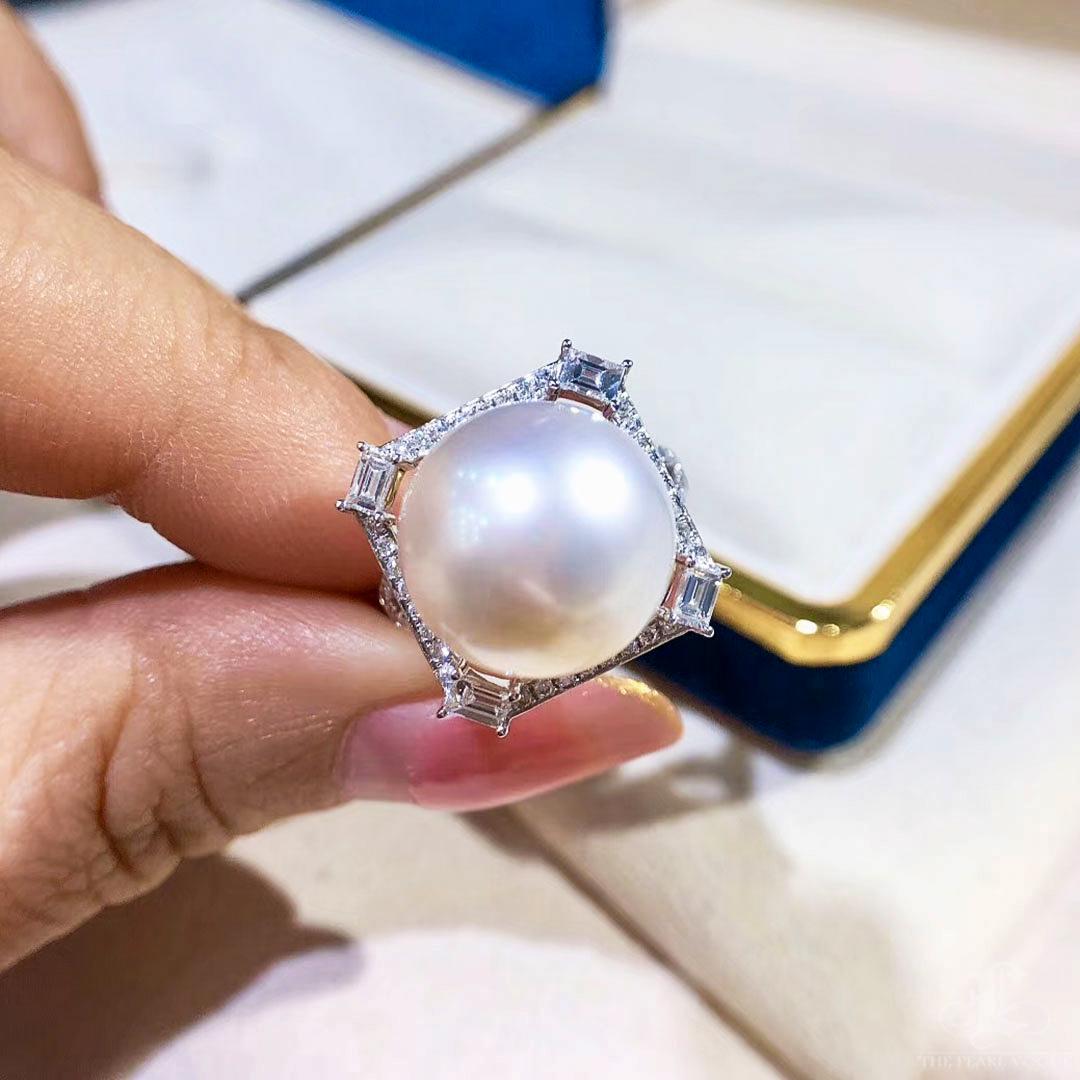 Women's 【Crown Radiance】Architect Frame Aurora South Sea Pearl & Diamond Ring For Sale