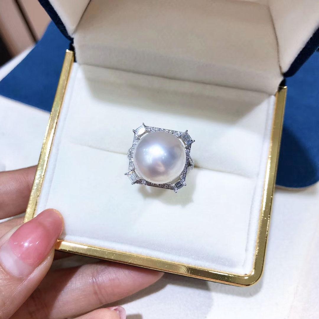【Crown Radiance】Architect Frame Aurora South Sea Pearl & Diamond Ring For Sale 1