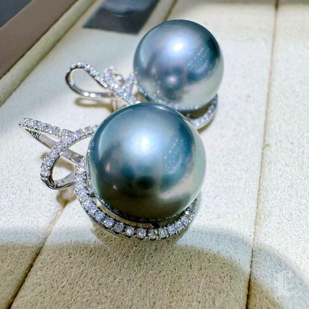 Donna 【Lustre Arc】Eternal Loop Aurora Tahitian Pearl Diamond Earrings in vendita