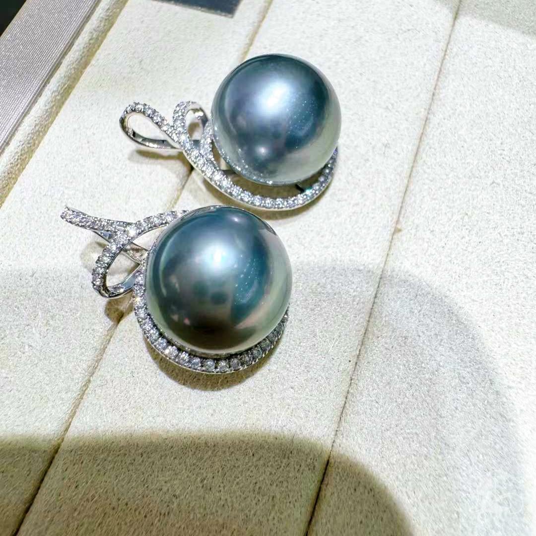 【Lustre Arc】Eternal Loop Aurora Tahitian Pearl Diamond Earrings in vendita 2