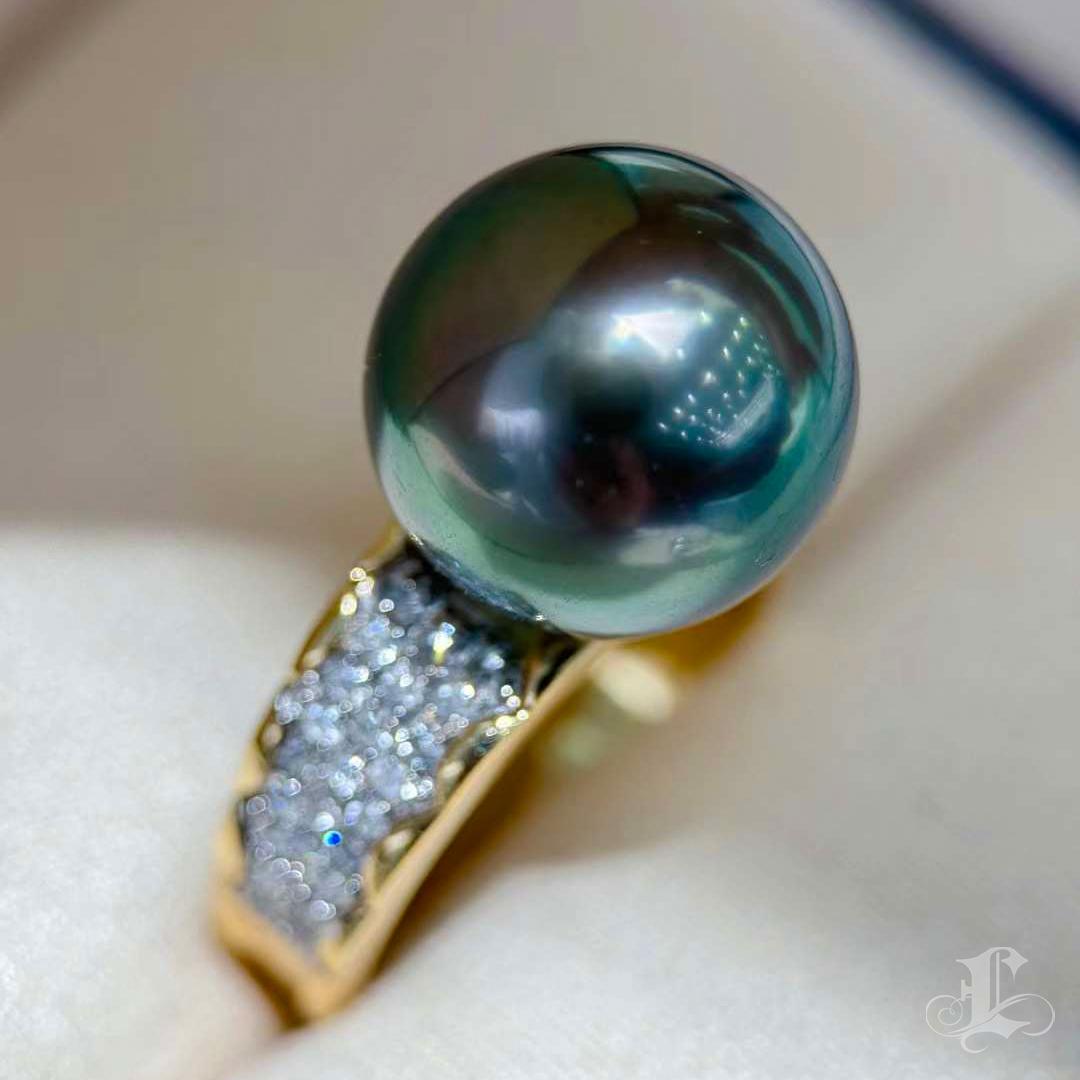 【Crown Radiance】Aurora Sovereign Tahitian Pearl Diamond Pavé Ring For Sale 1