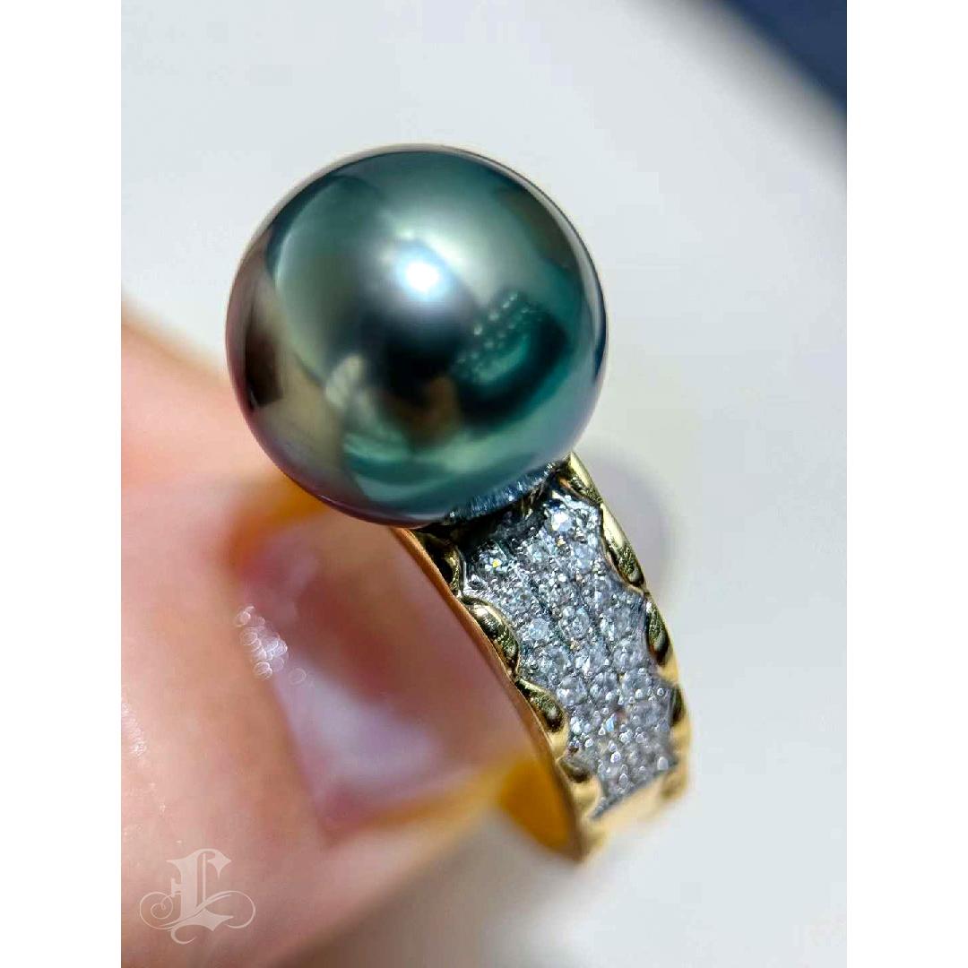 【Crown Radiance】Aurora Sovereign Tahitian Pearl Diamond Pavé Ring For Sale 2