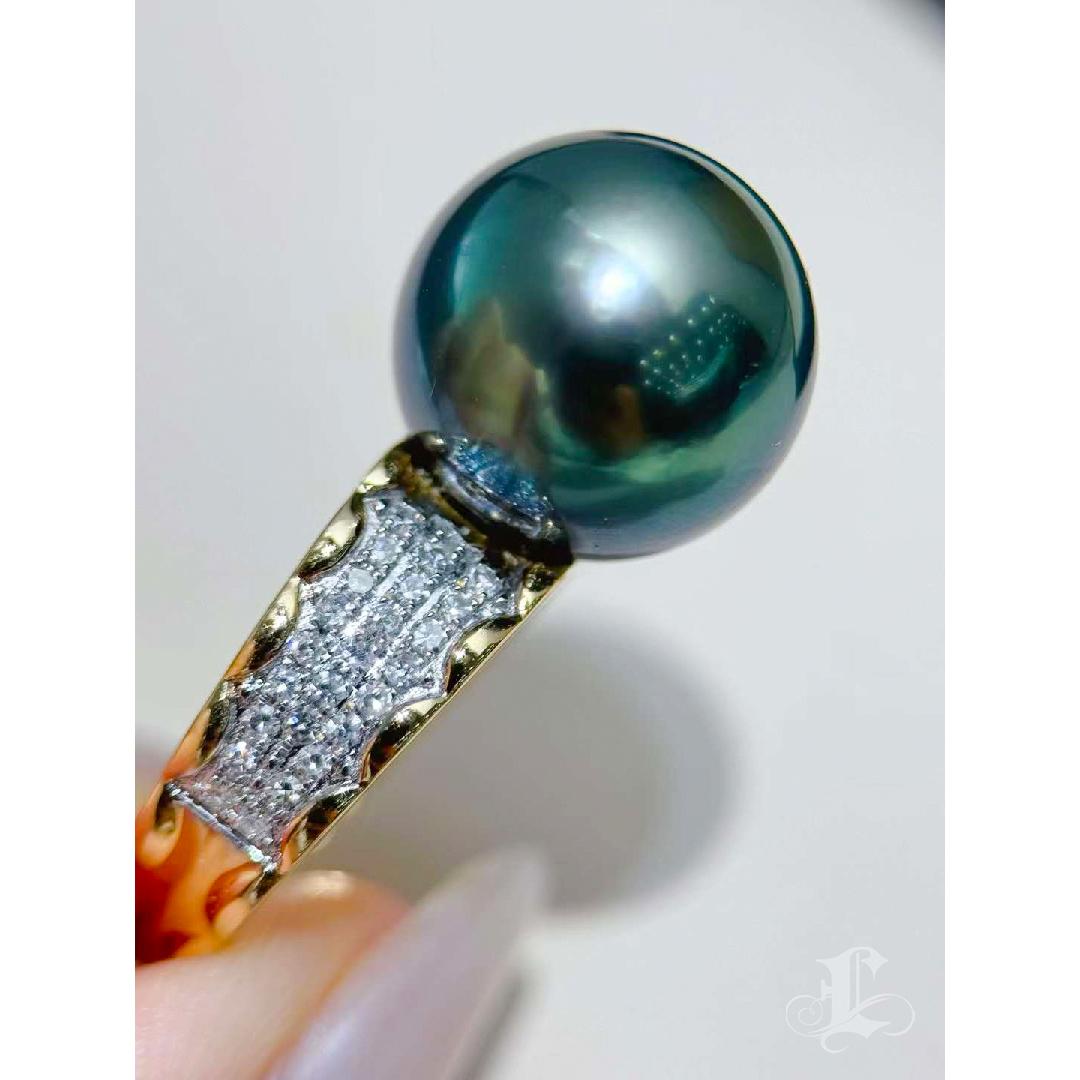 【Crown Radiance】Aurora Sovereign Tahitian Pearl Diamond Pavé Ring For Sale 3