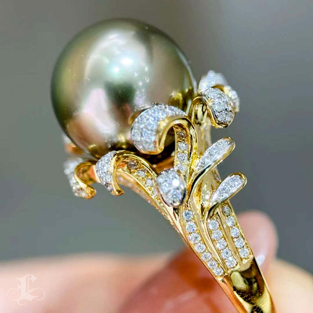 【Vine Symphony】Golden Bloom Aurora 13-14mmTahitian Pearl Cocktail Ring For Sale 3