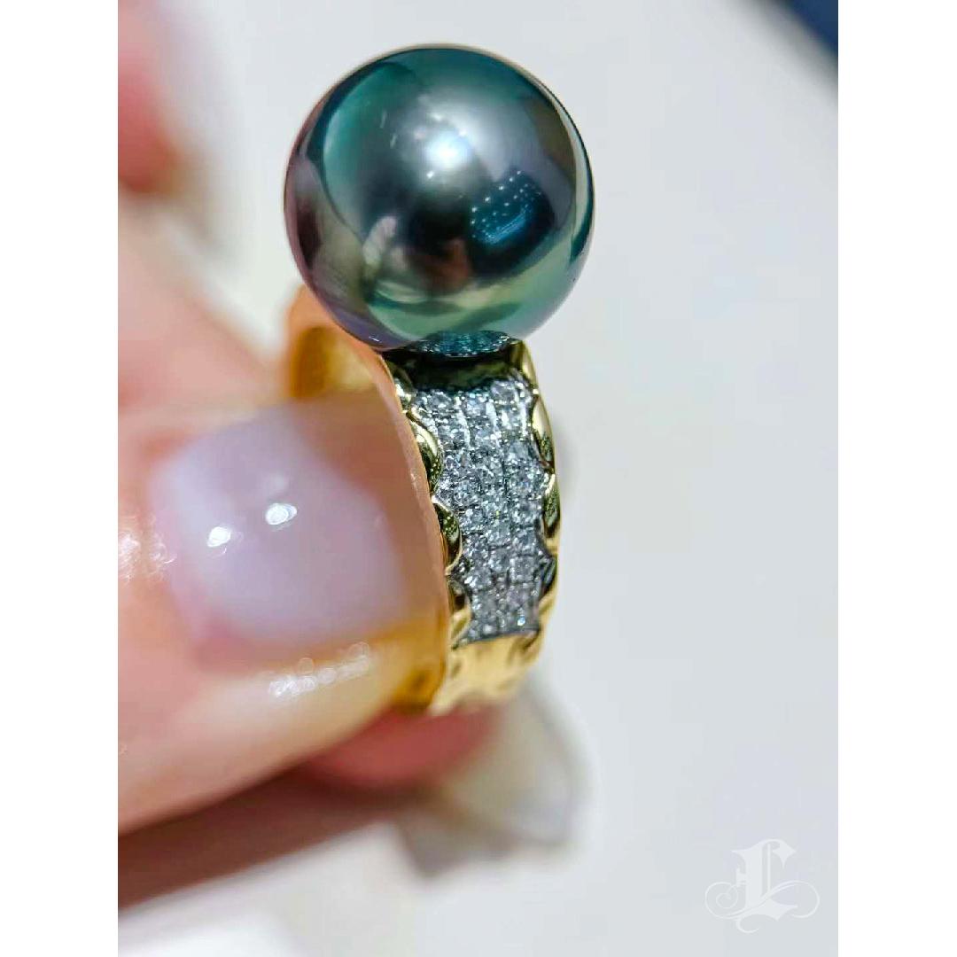 【Crown Radiance】Aurora Sovereign Tahitian Pearl Diamond Pavé Ring For Sale 4