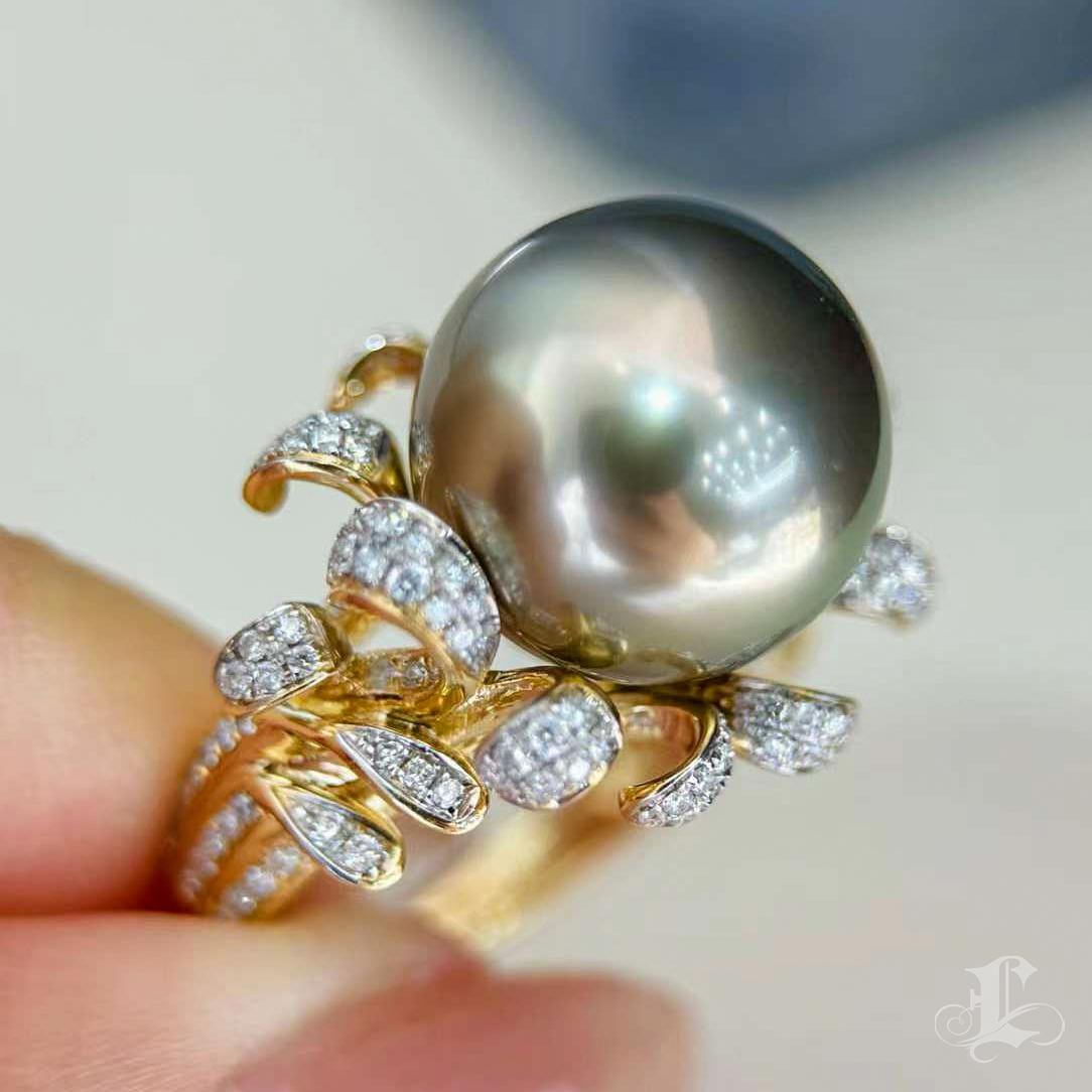 【Vine Symphony】Golden Bloom Aurora 13-14mmTahitian Pearl Cocktail Ring For Sale 4