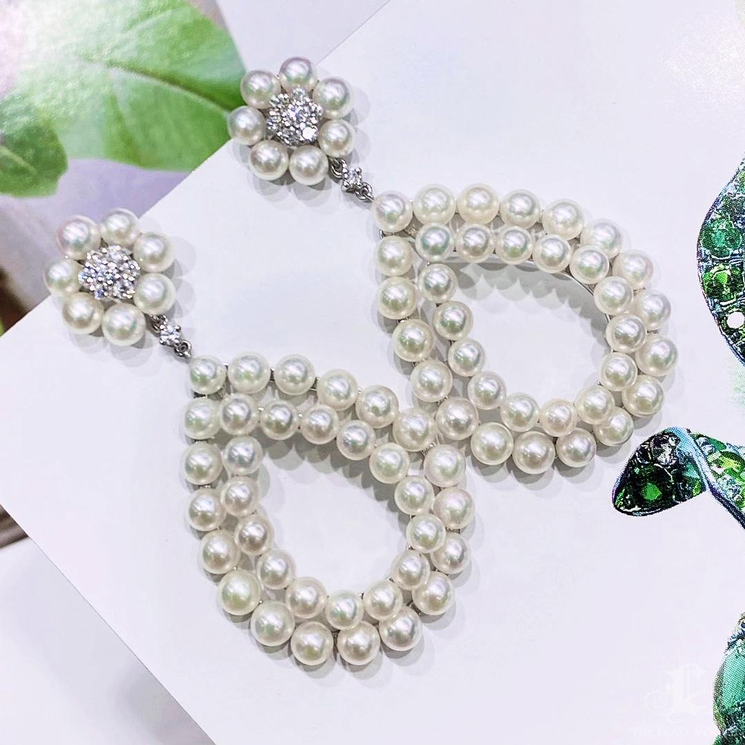 【Crown Radiance】Blooming Aurora Akoya Pearl Diamond Gala Earrings In New Condition For Sale In New York, NY
