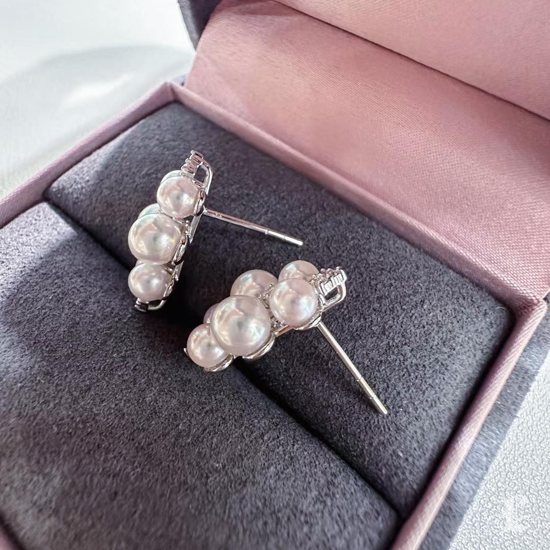 【Crown Radiance】Geometric Cluster Aurora Akoya Pearl & Diamond Earrings For Sale 1