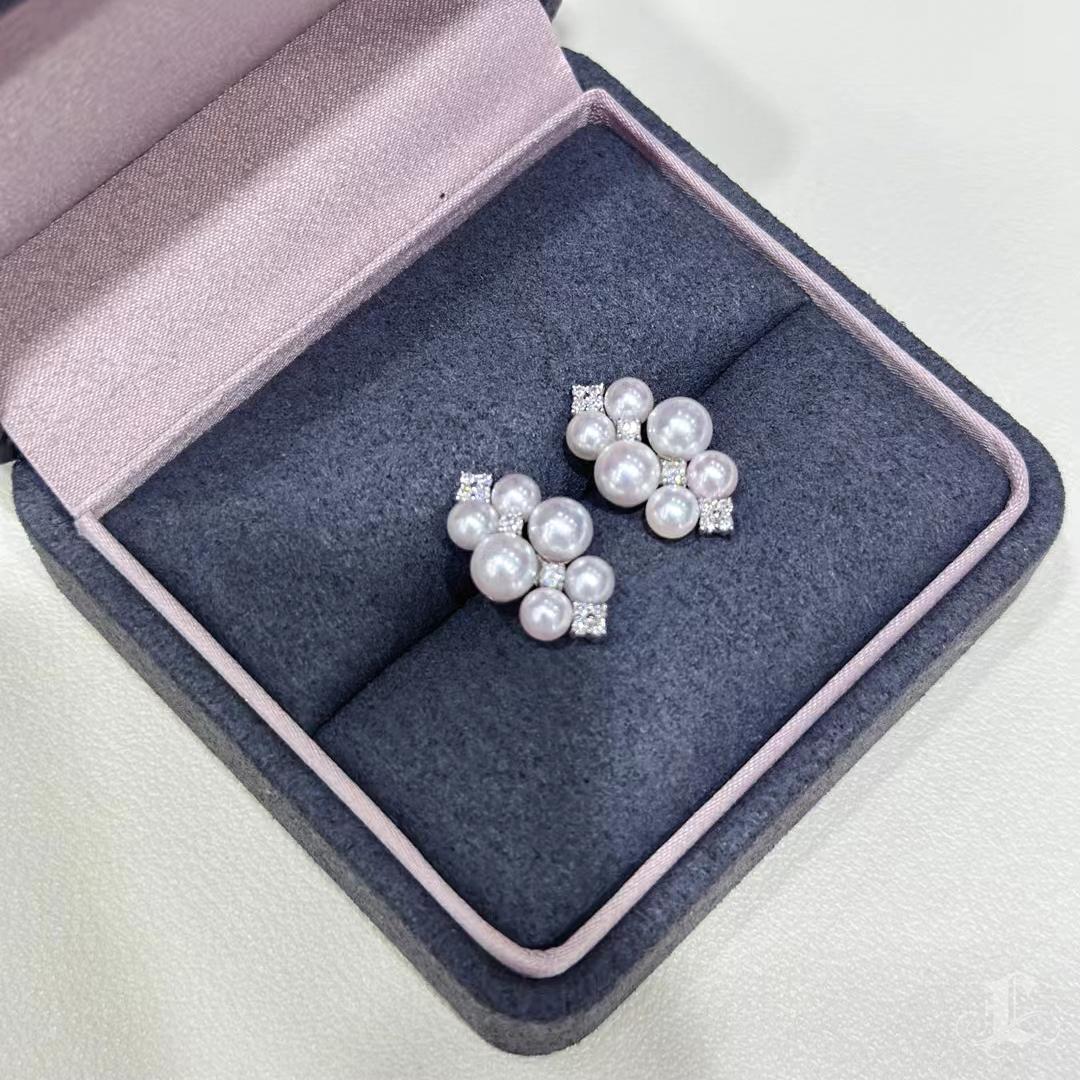 【Crown Radiance】Geometric Cluster Aurora Akoya Pearl & Diamond Earrings For Sale 3