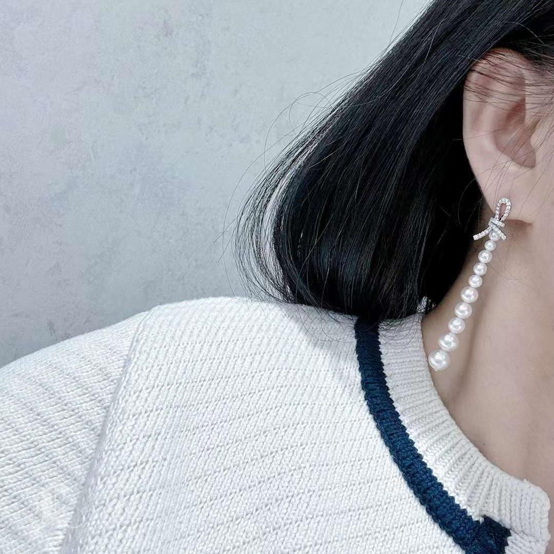 Uncut 【Lustre Arc】Ribbon Cascade Aurora Akoya Pearl Diamond Gala Earrings For Sale