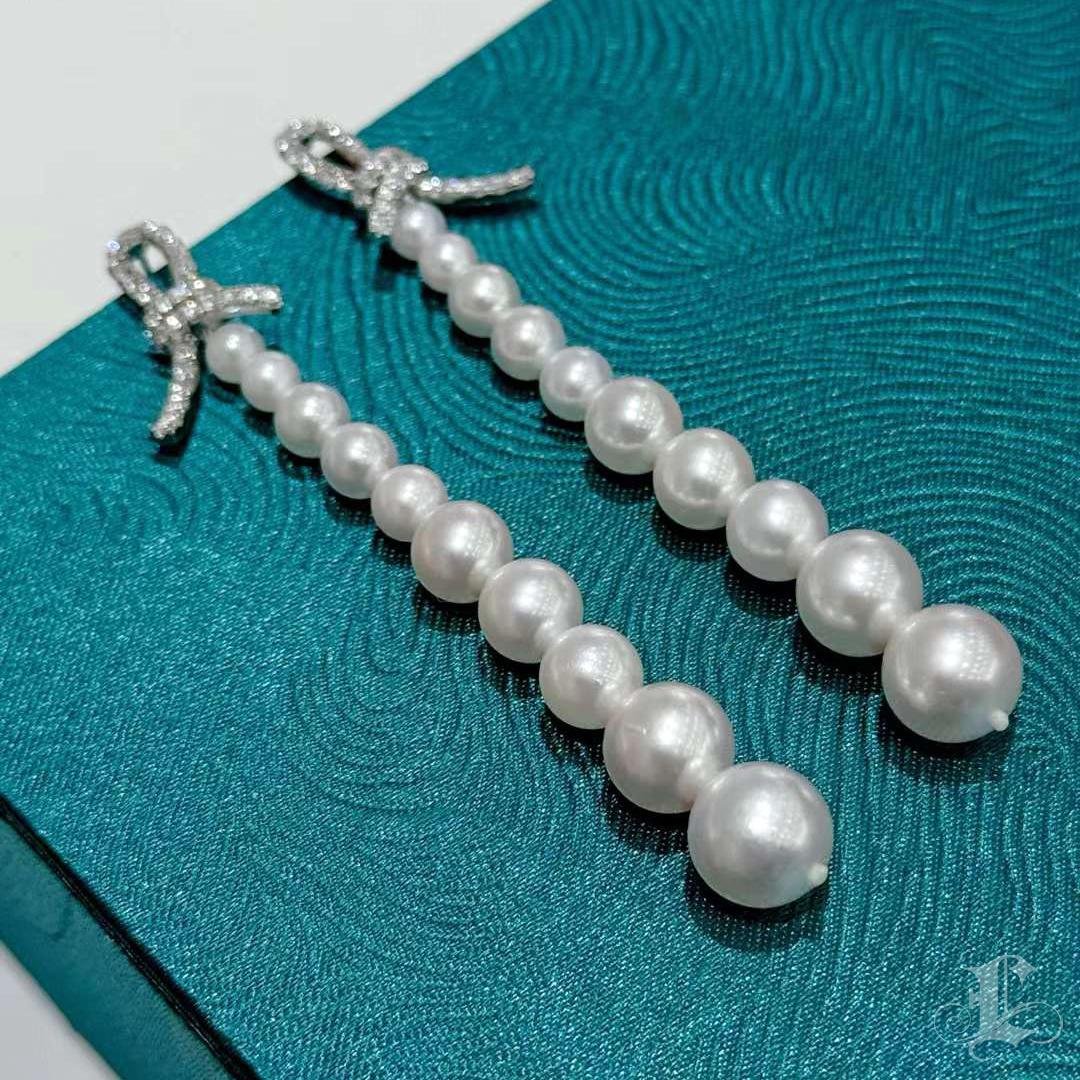 【Lustre Arc】Ribbon Cascade Aurora Akoya Pearl Diamond Gala Earrings For Sale 1