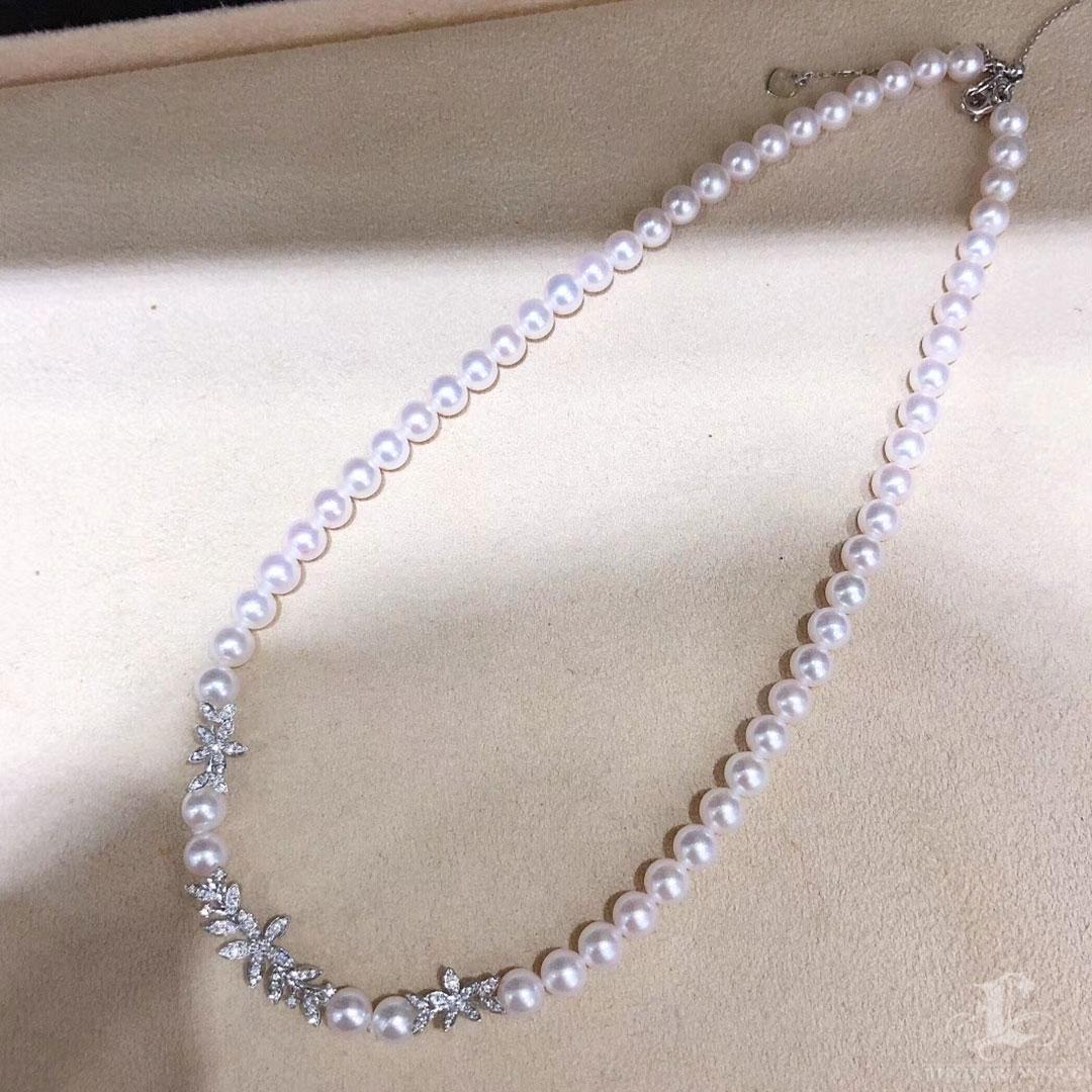 【Vine Symphony】Floral Garland Aurora Akoya Pearl Diamond Big-Day Necklace In New Condition For Sale In New York, NY