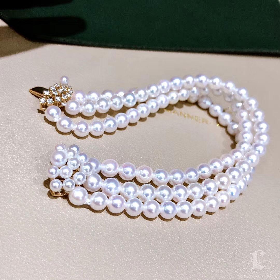 Bracciale a tre fili in oro 18 carati con diamante Aurora e perla Akoya in vendita 1