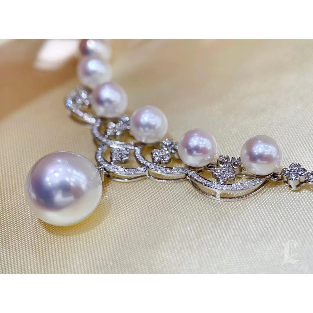 【Crown Radiance】Regal Garland Necklace with Akoya and South Sea Pearl Pendant In New Condition For Sale In New York, NY