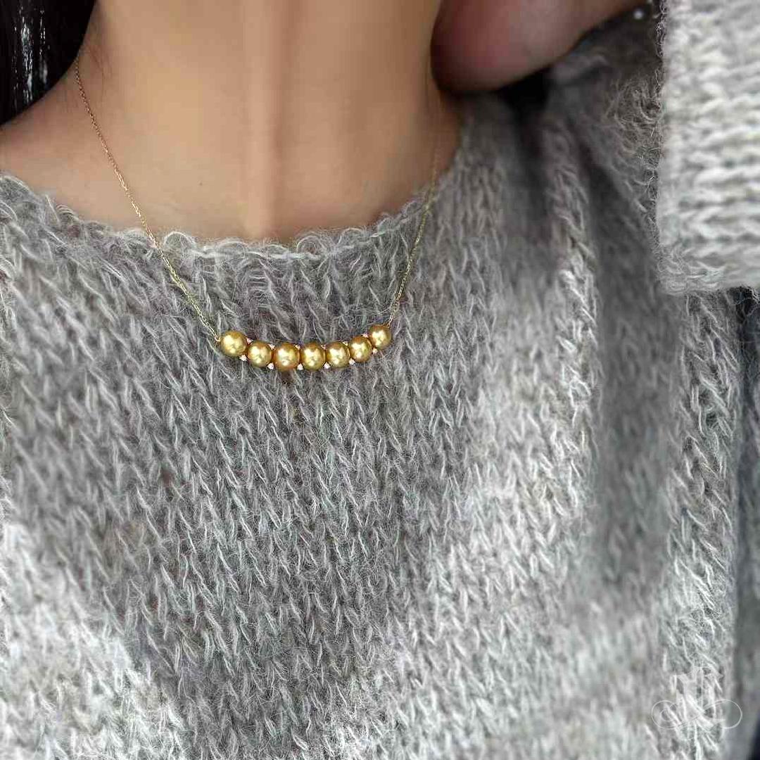 Uncut 【Lustre Arc】Golden Arc Pearl Line Necklace in 18k Gold with Diamond Accents For Sale