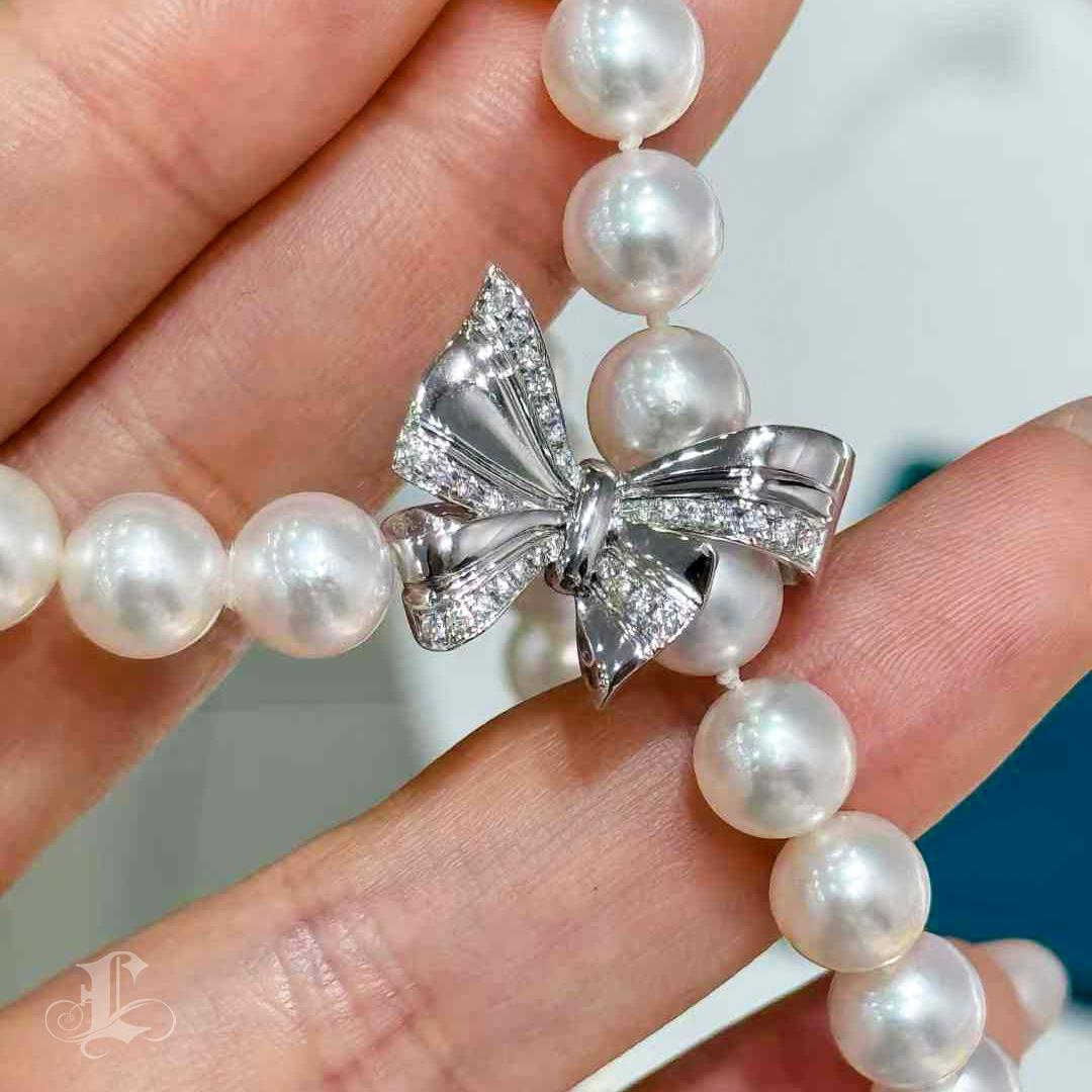 【Vine Symphony】Flutter Grace Convertible Aurora Akoya Pearl Diamond Necklace In New Condition For Sale In New York, NY
