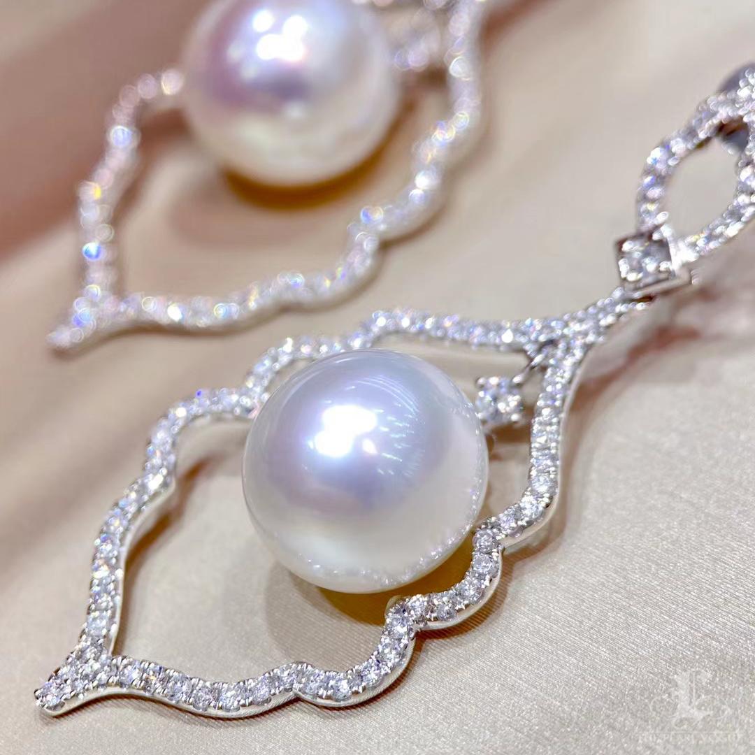 Women's 【Lustre Arc】Baroque Frame Aurora South Sea Pearl Diamond Drop Earrings For Sale