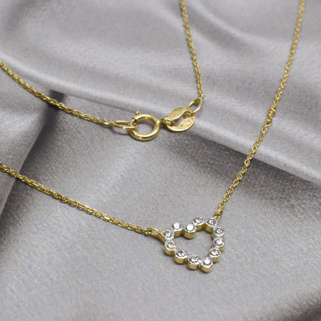 Round Cut 18k Gold Diamond Bezel Heart Necklace Valentine Jewelry For Sale