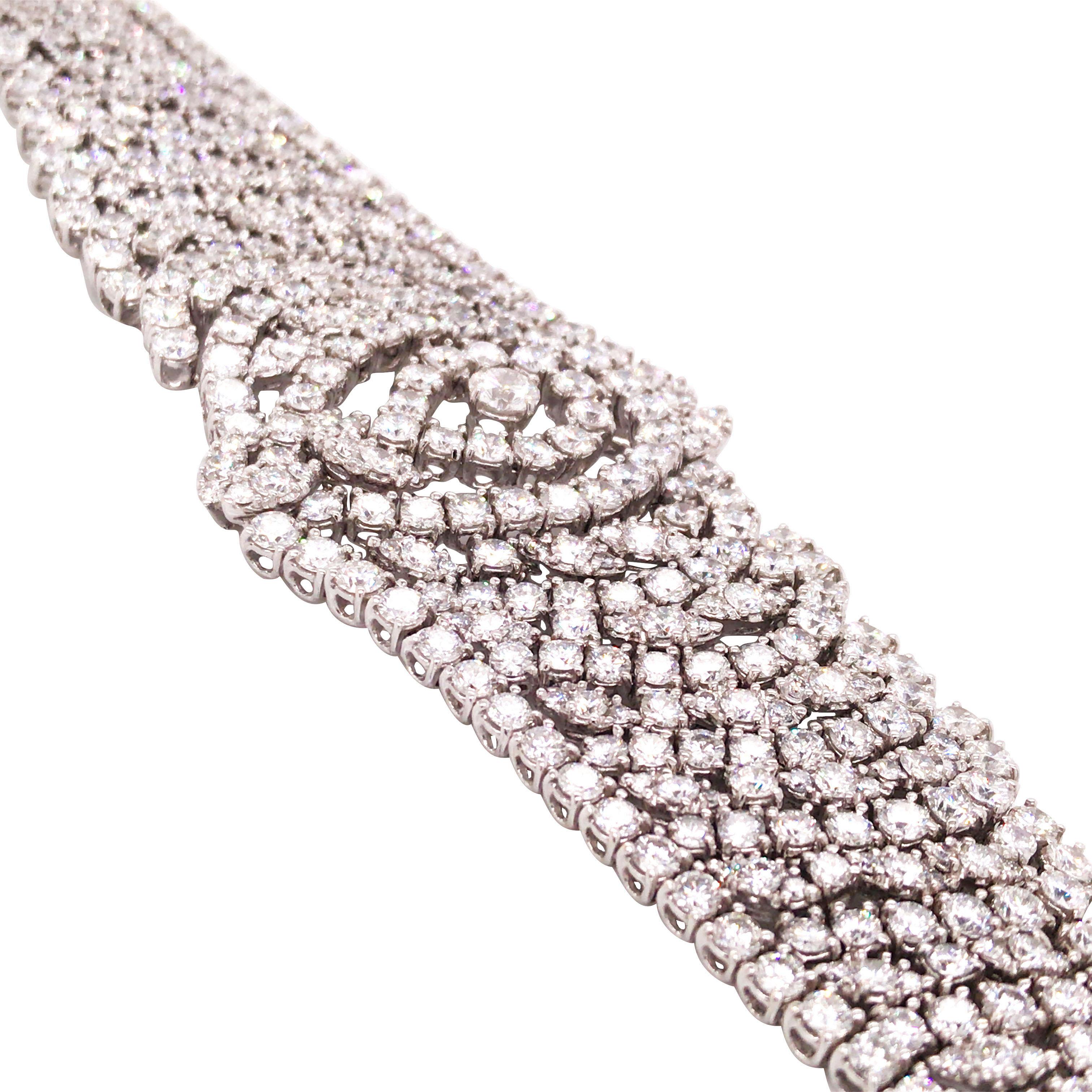 Bracelet en or 18 carats et diamants Bon état - En vente à New York, NY